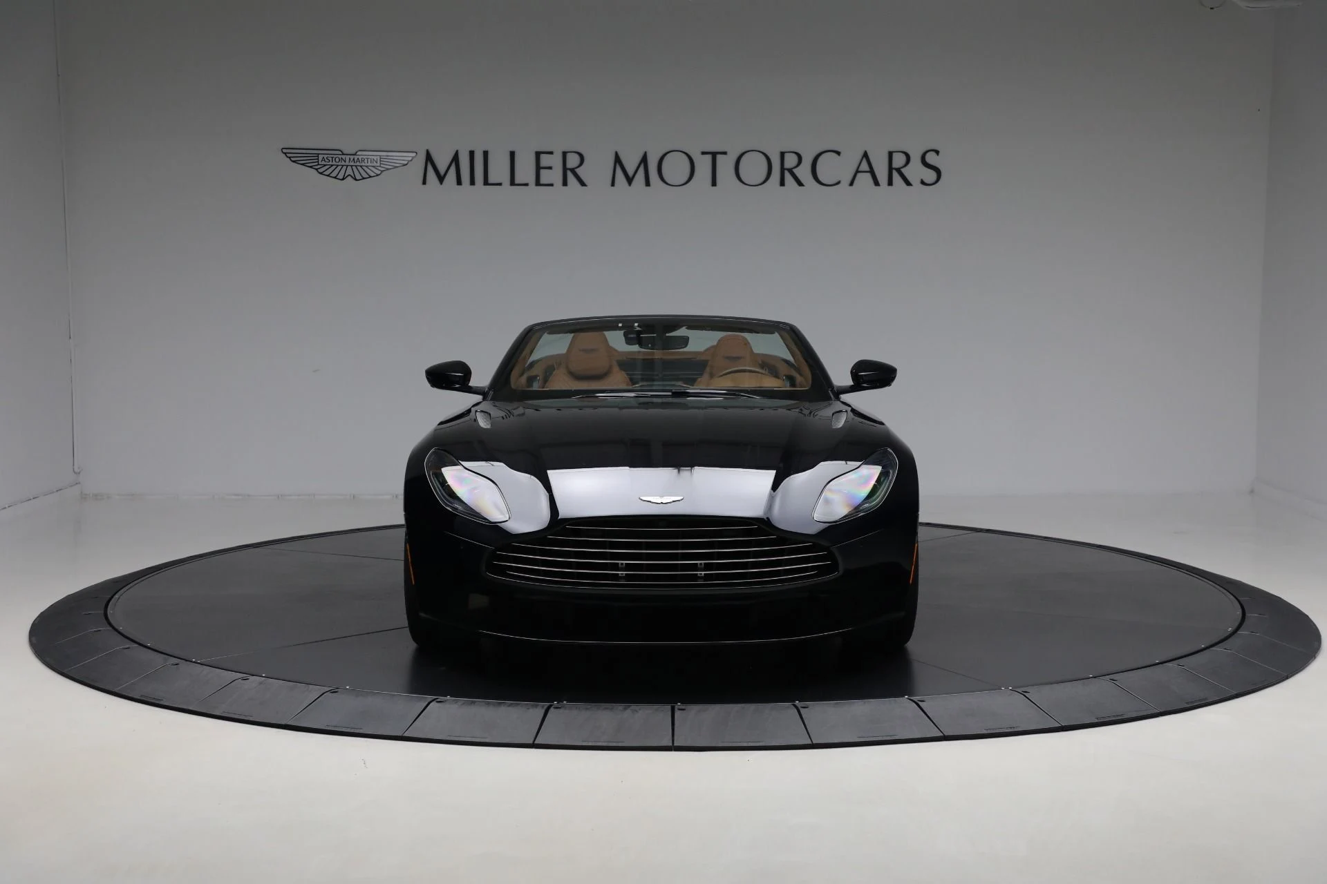mph011_2751851126_Used_2022_Aston_Martin_DB_11_Volante_d765a236b9
