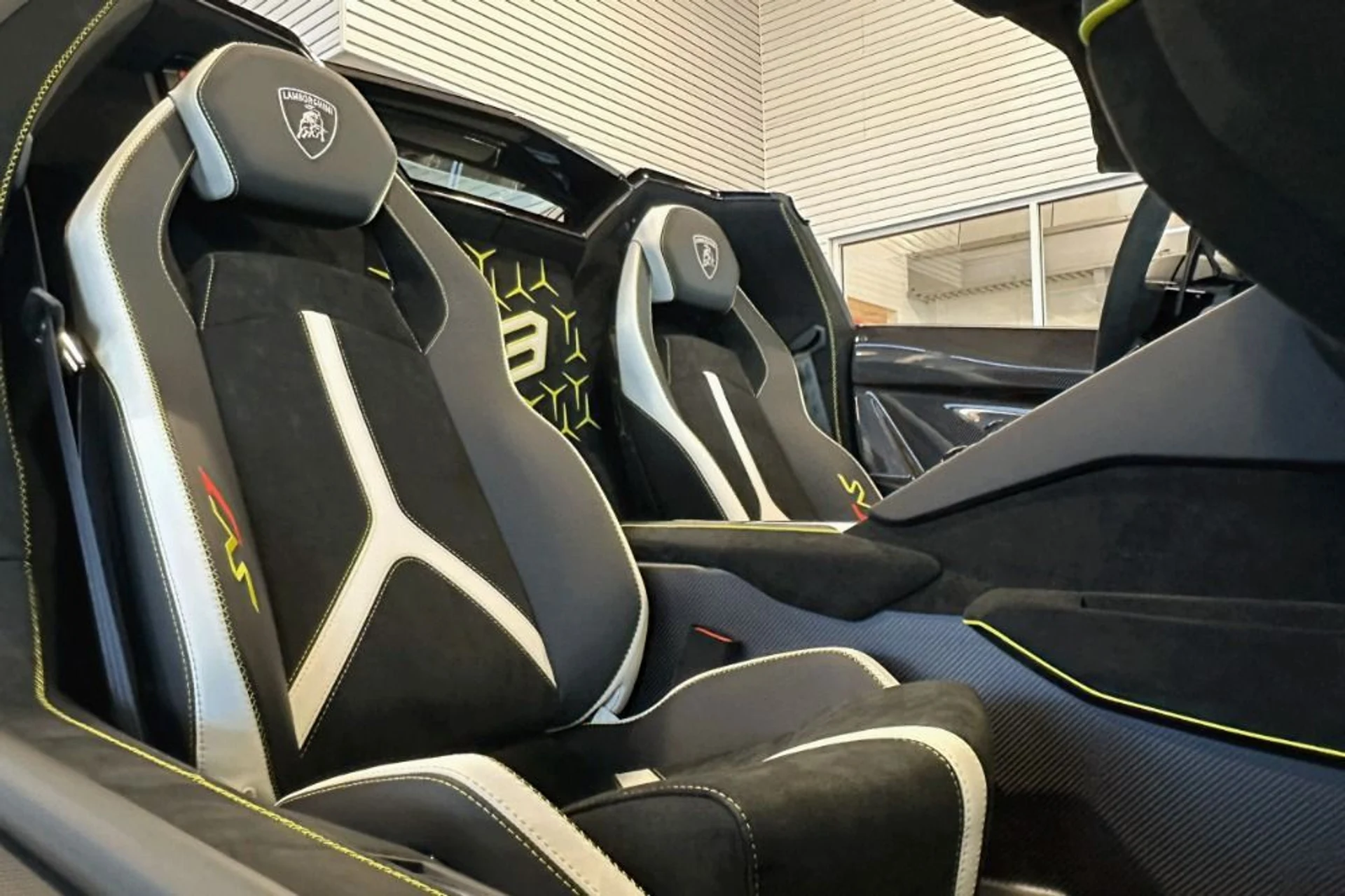 mph011_2757210603_Used_2021_Lamborghini_Aventador_LP_770_4_SVJ_1765888214_5092d065c0