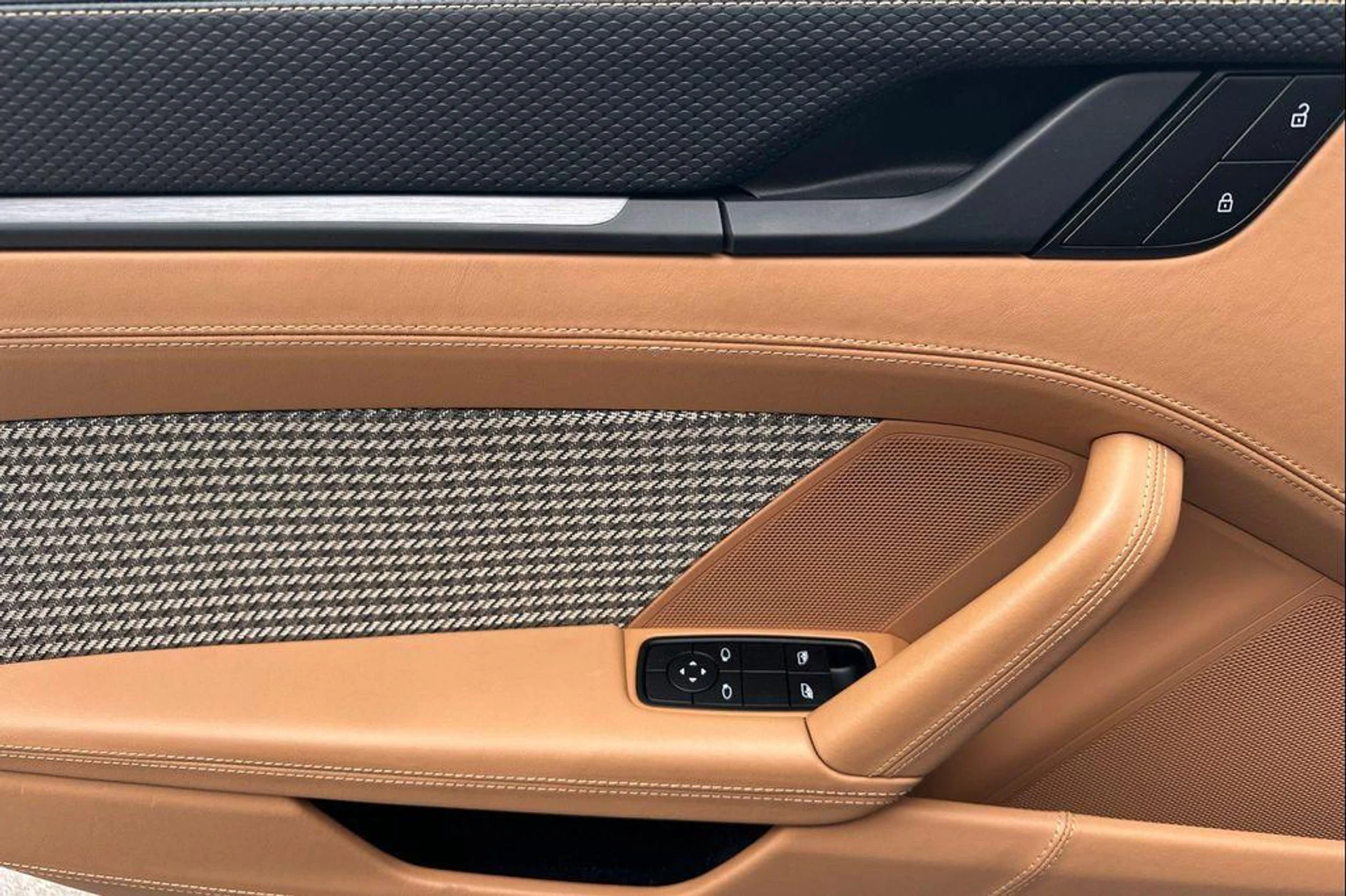 mph011_2760413921_c_Do_E_Xa5_Iw_SEK_9s_Wsbjx_S4b_La_OU_b3dca067cc