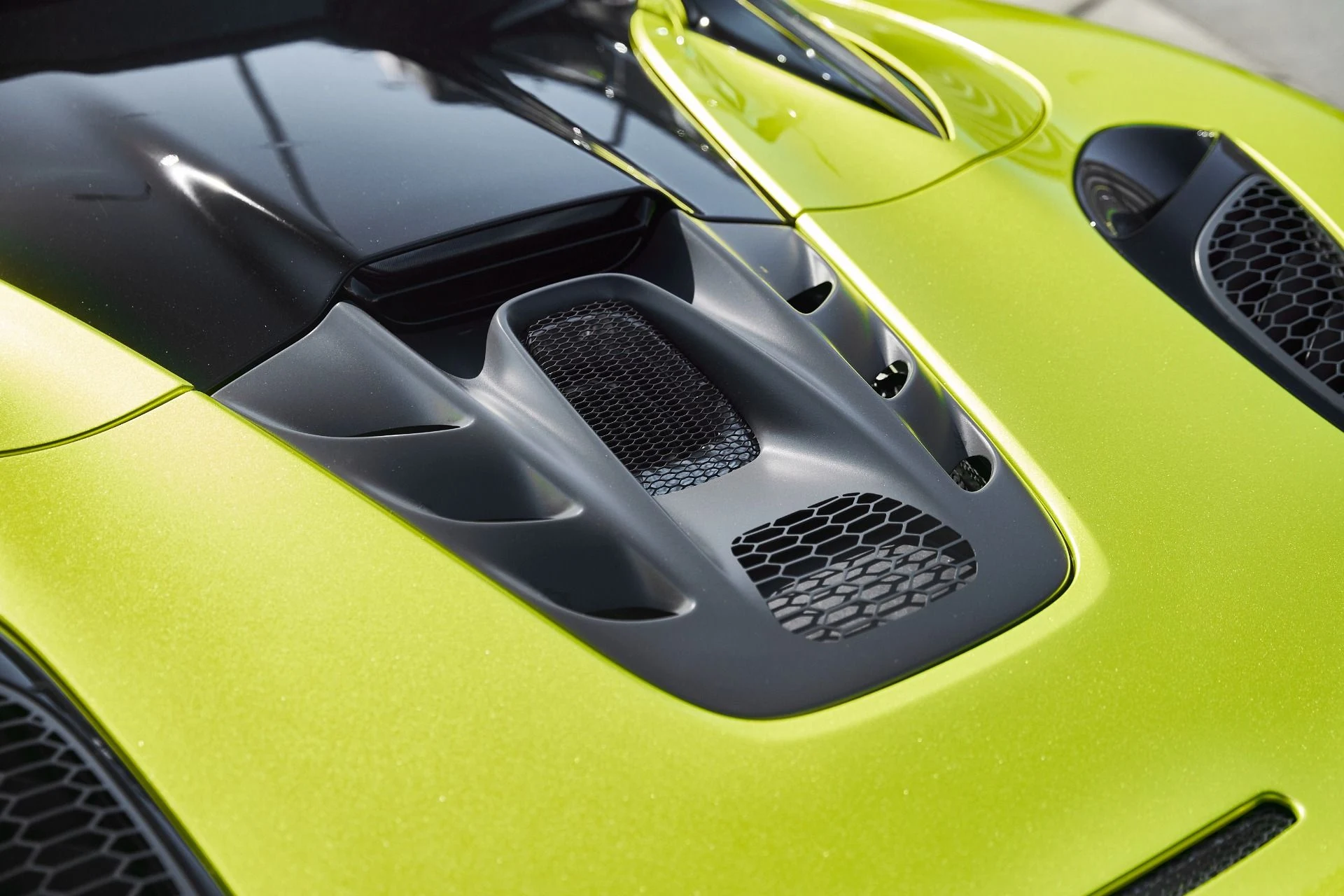 mph011_2762303307_Used_2025_Mc_Laren_Artura_Tech_Lux_1769825816_de578a729d