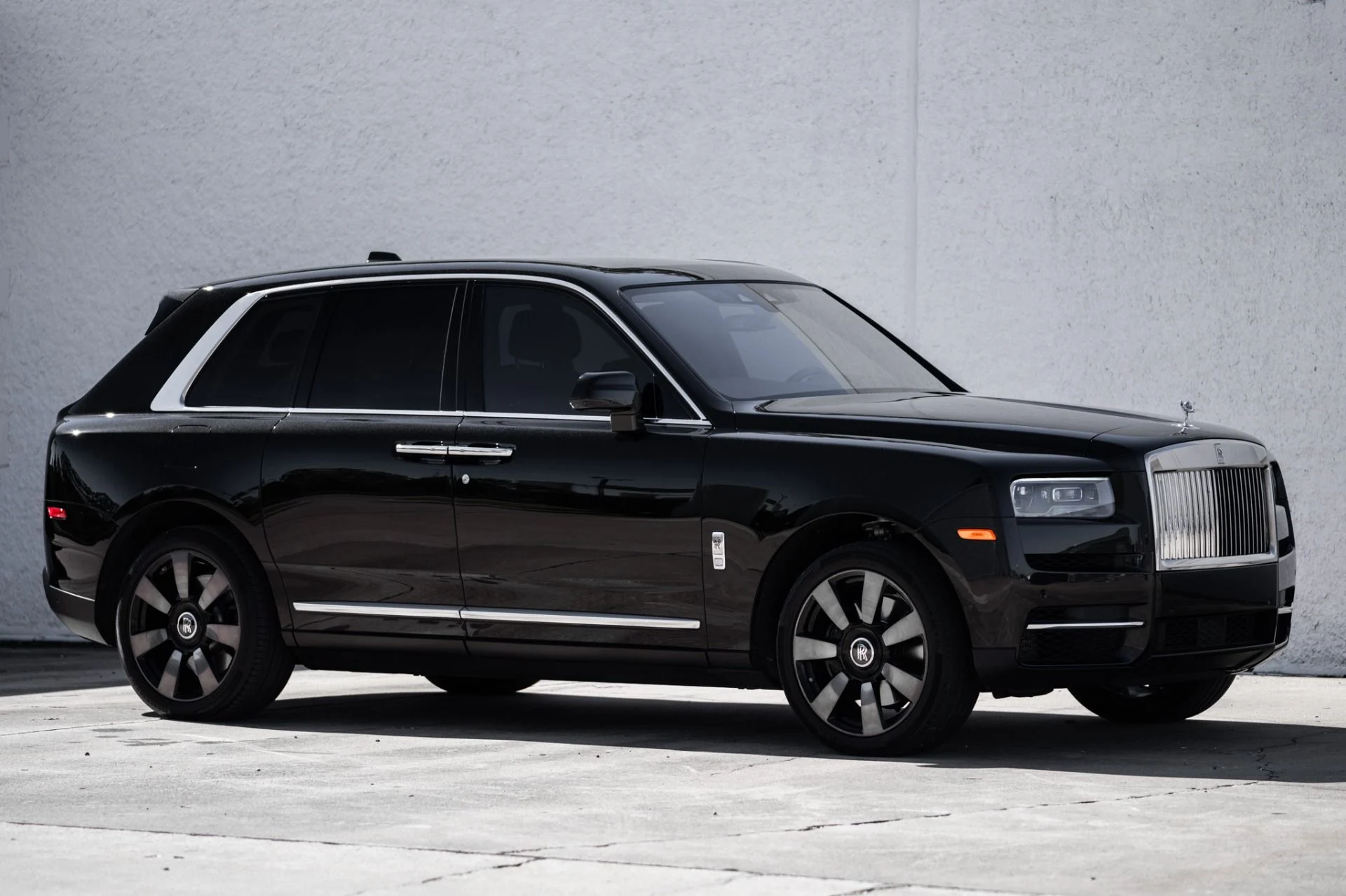 mph011_2767168640_Used_2023_Rolls_Royce_Cullinan_1765314803_b6b834bbfa