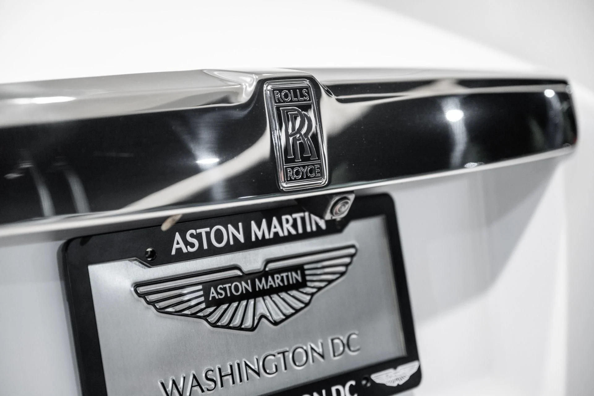 mph011_2767781380_Used_2018_Rolls_Royce_Phantom_1778080053_7e61bdaf15