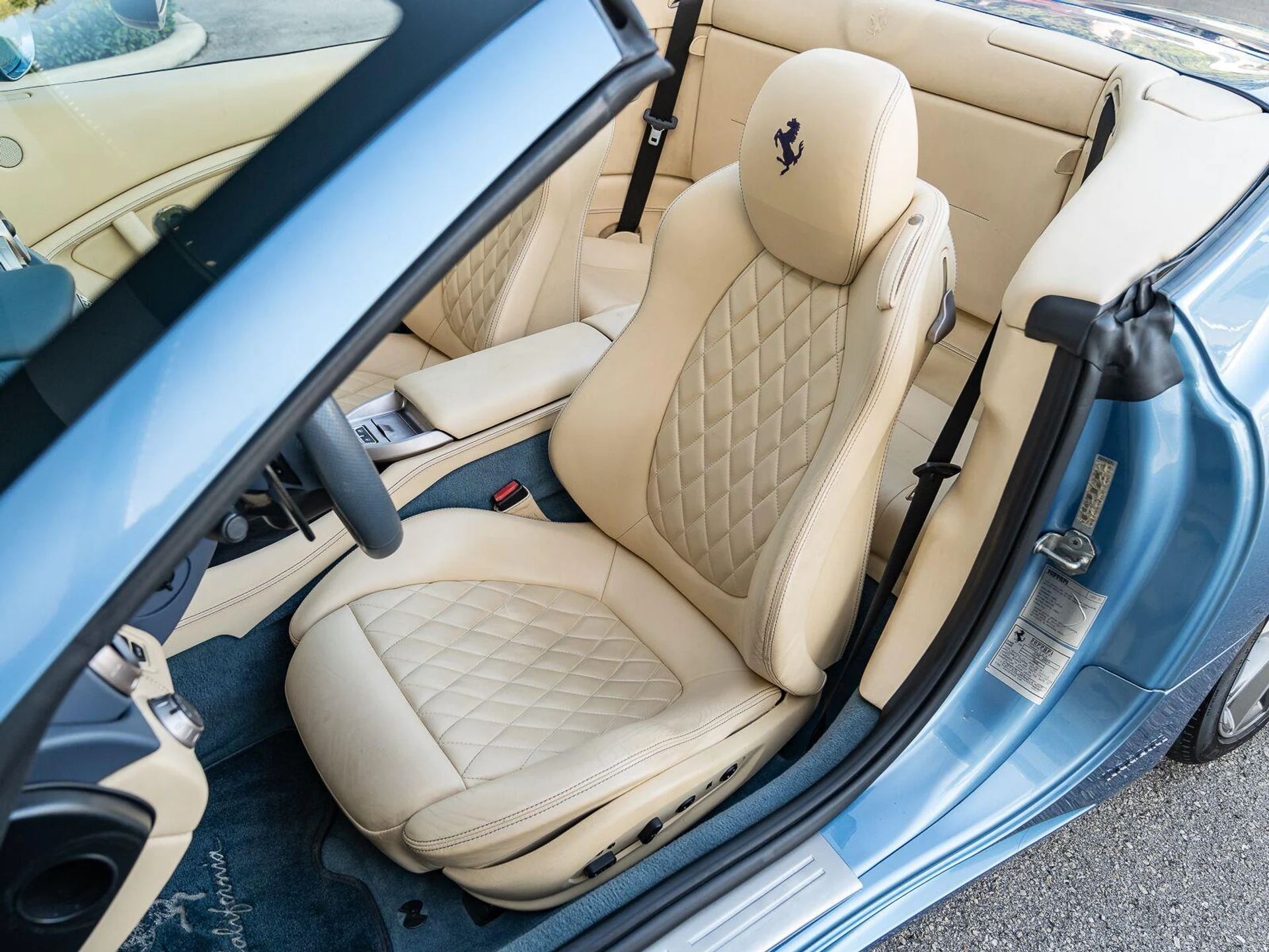 mph011_2768258286_Used_2010_Ferrari_California_1793131304_59c634e714