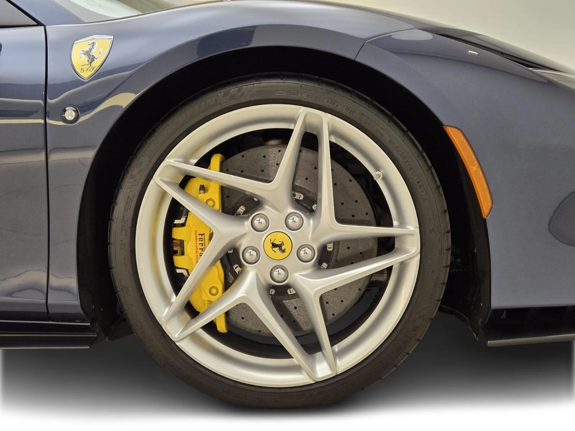 mph011_2769908503_Used_2022_Ferrari_F8_Spider_1753250631_deadcb989f