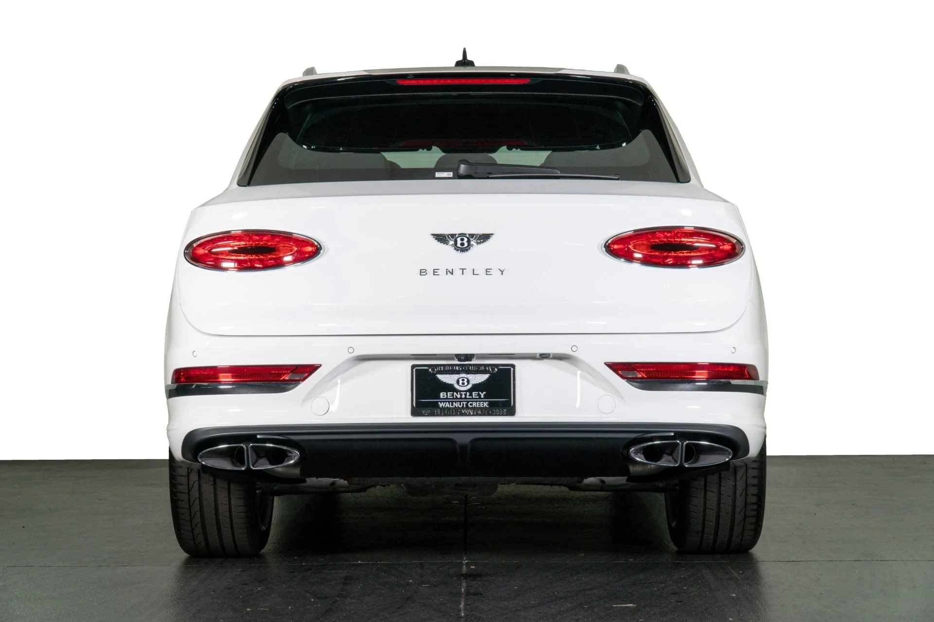 mph011_2770318962_New_2026_Bentley_Bentayga_AZURE_1777652825_e3f0239e55
