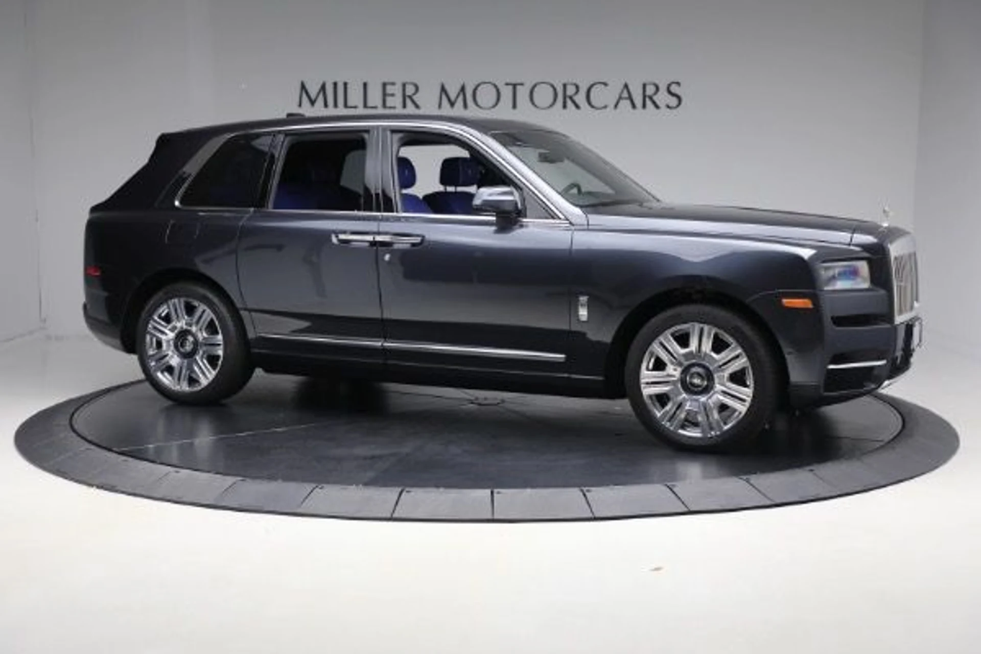 mph011_2775438112_Used_2022_Rolls_Royce_Cullinan_690d49422b