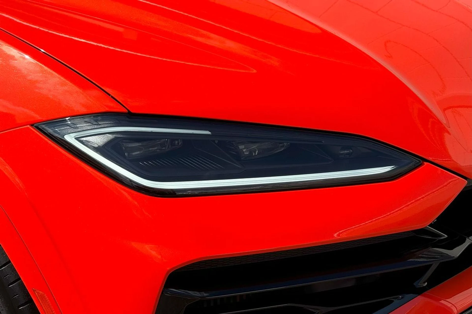 mph011_2777566799_Used_2025_Lamborghini_Urus_SE_1764804771_45f74513b6