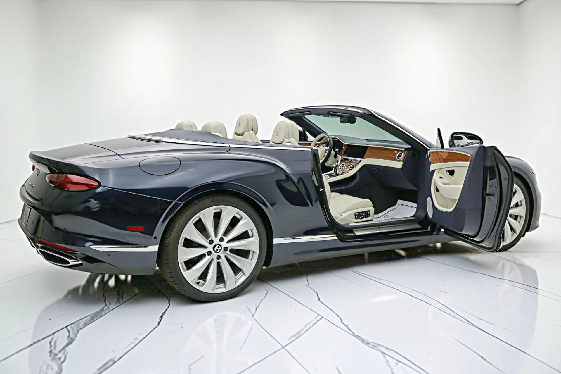mph011_2780059272_New_2026_Bentley_Continental_GTC_d9e5713827