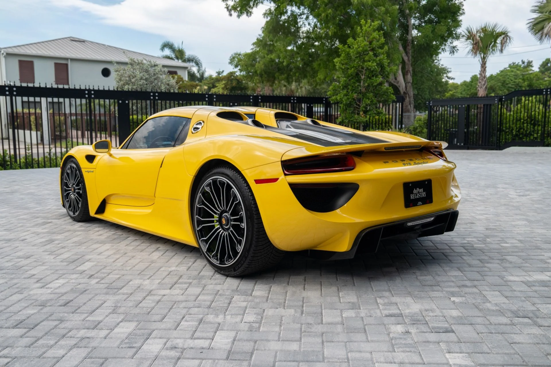 mph011_2784148500_Used_2015_Porsche_918_Spyder_1782406233_351c686625