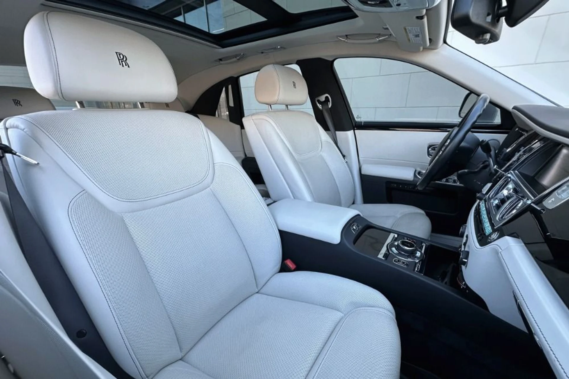 mph011_2784725907_Used_2016_Rolls_Royce_Ghost_1768387750_493c30c8e2