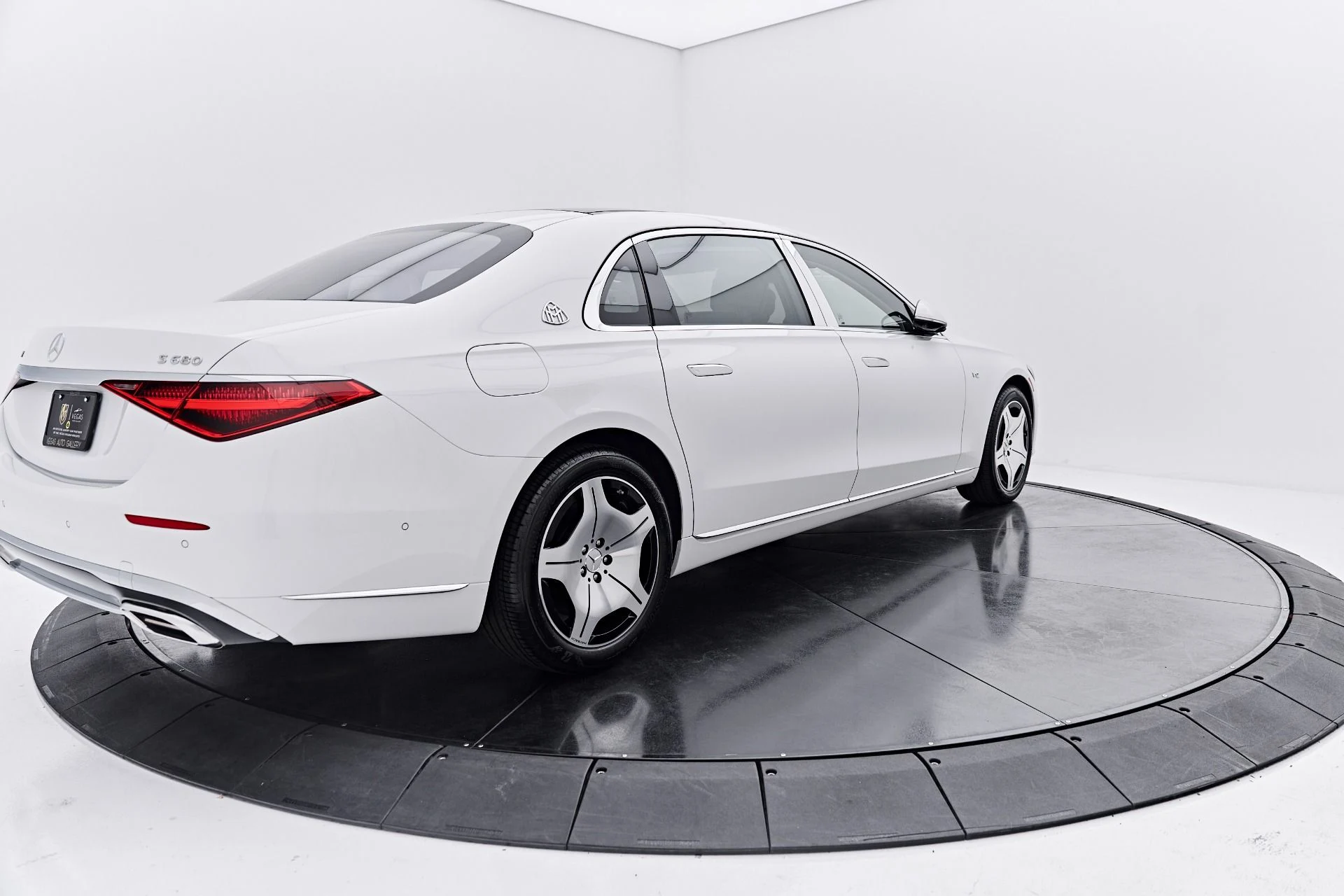 mph011_2786366757_Used_2026_Mercedes_Benz_S_Class_Maybach_S_680_1790206783_e5e12bcf7e