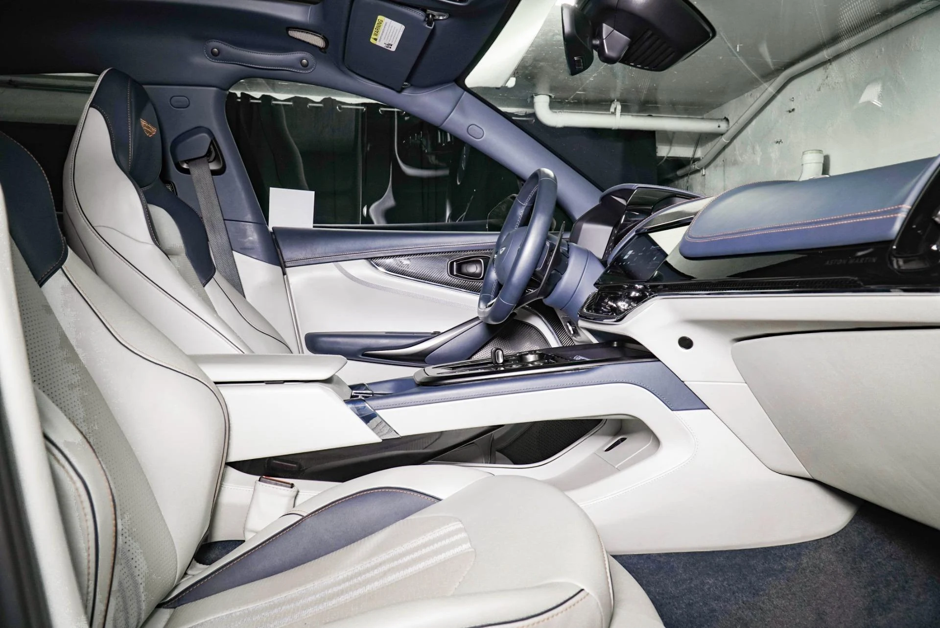mph011_2789237900_Used_2025_Aston_Martin_DBX_707_1792739128_df6ce7d8a8