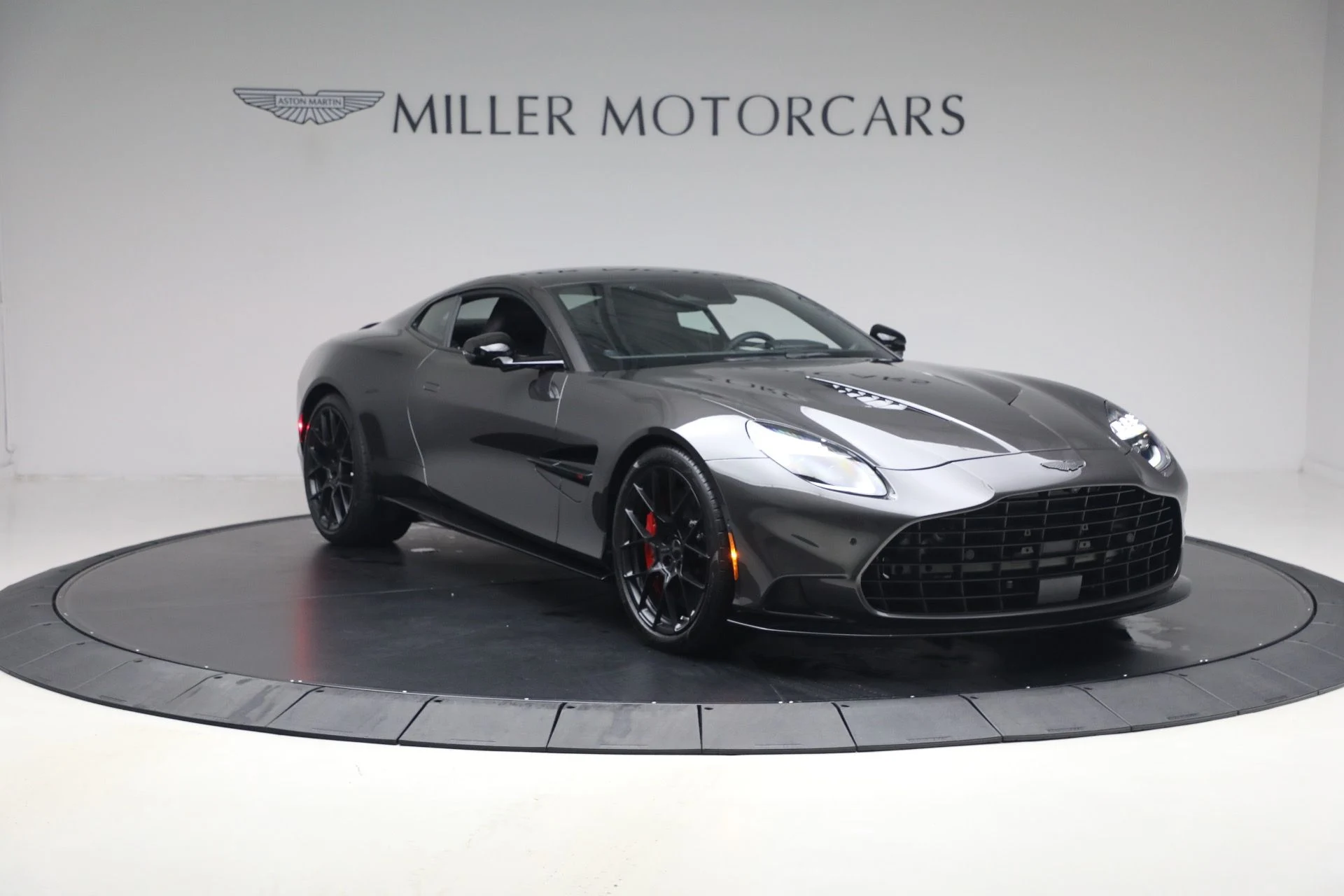 mph011_2791031121_Used_2026_Aston_Martin_Vanquish_1787327469_4e30dc852c