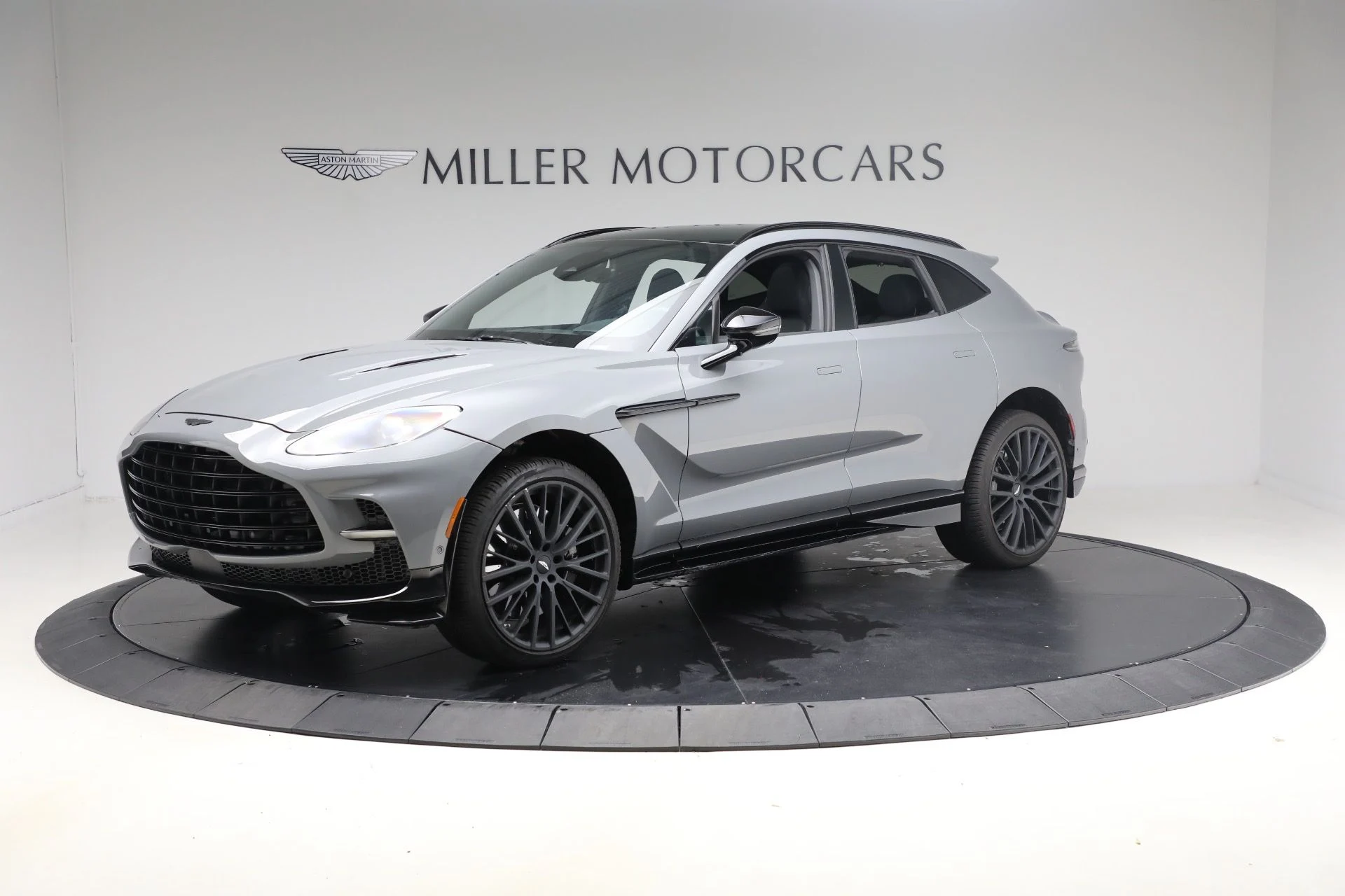 mph011_2793485944_New_2025_Aston_Martin_DBX_707_1762018387_15c9857df3