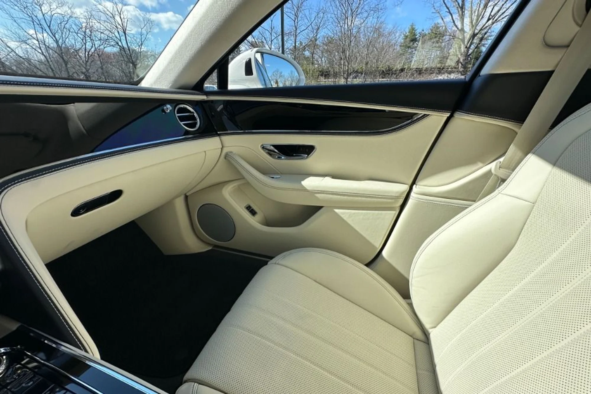 mph011_279960155_New_2026_Bentley_Flying_Spur_1776258247_f49cba06ac