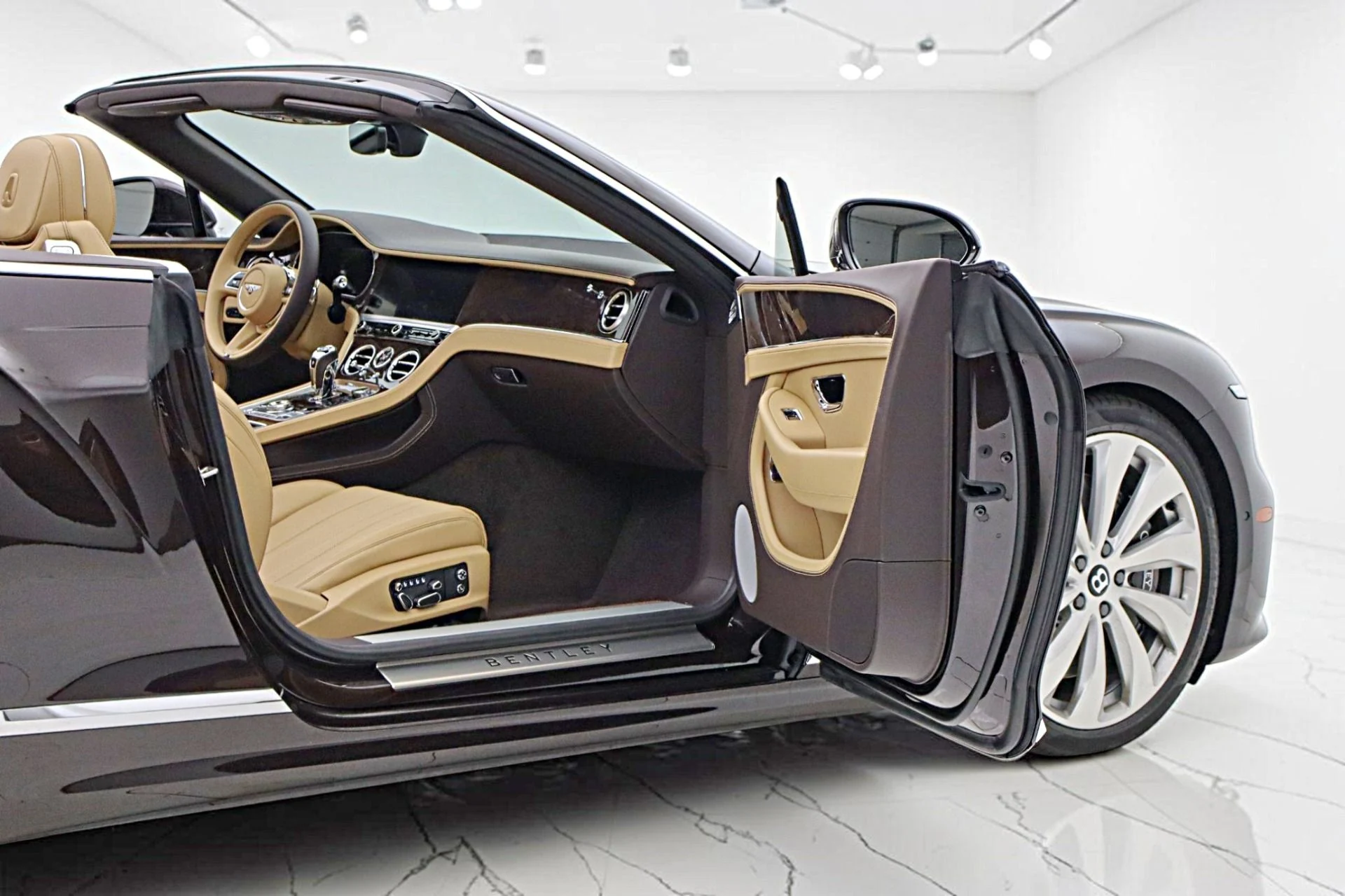 mph011_2800303933_New_2026_Bentley_Continental_GTC_2dcfc7efea