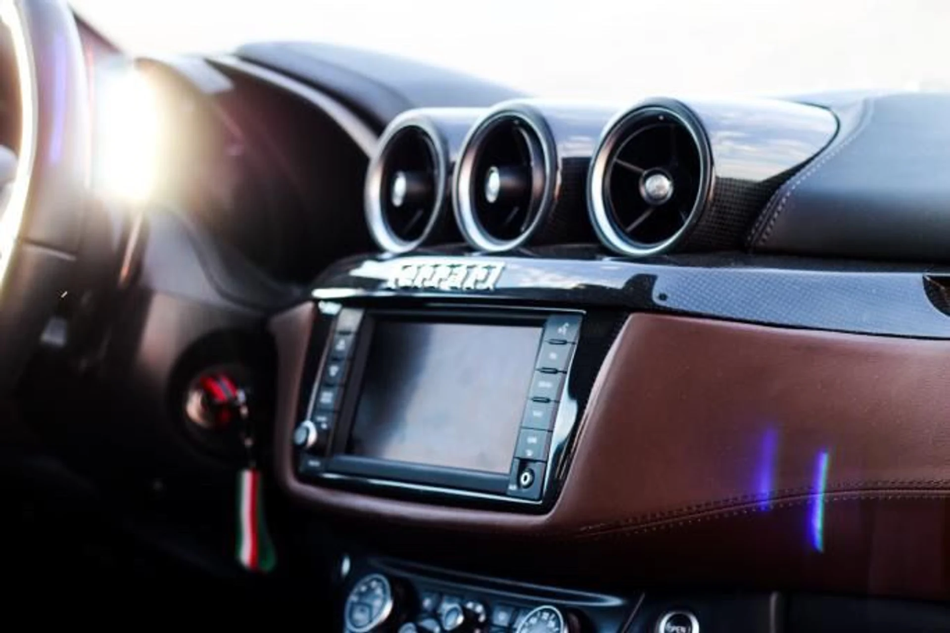 mph011_2801022549_Used_2013_Ferrari_FF_1758238028_8330fb7cc5