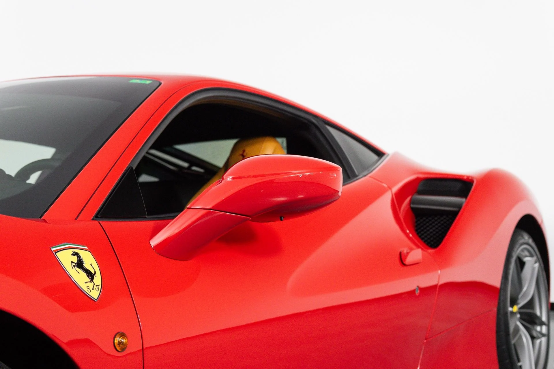 mph011_2807336050_Used_2017_Ferrari_488_GTB_1781727340_33219ffc31