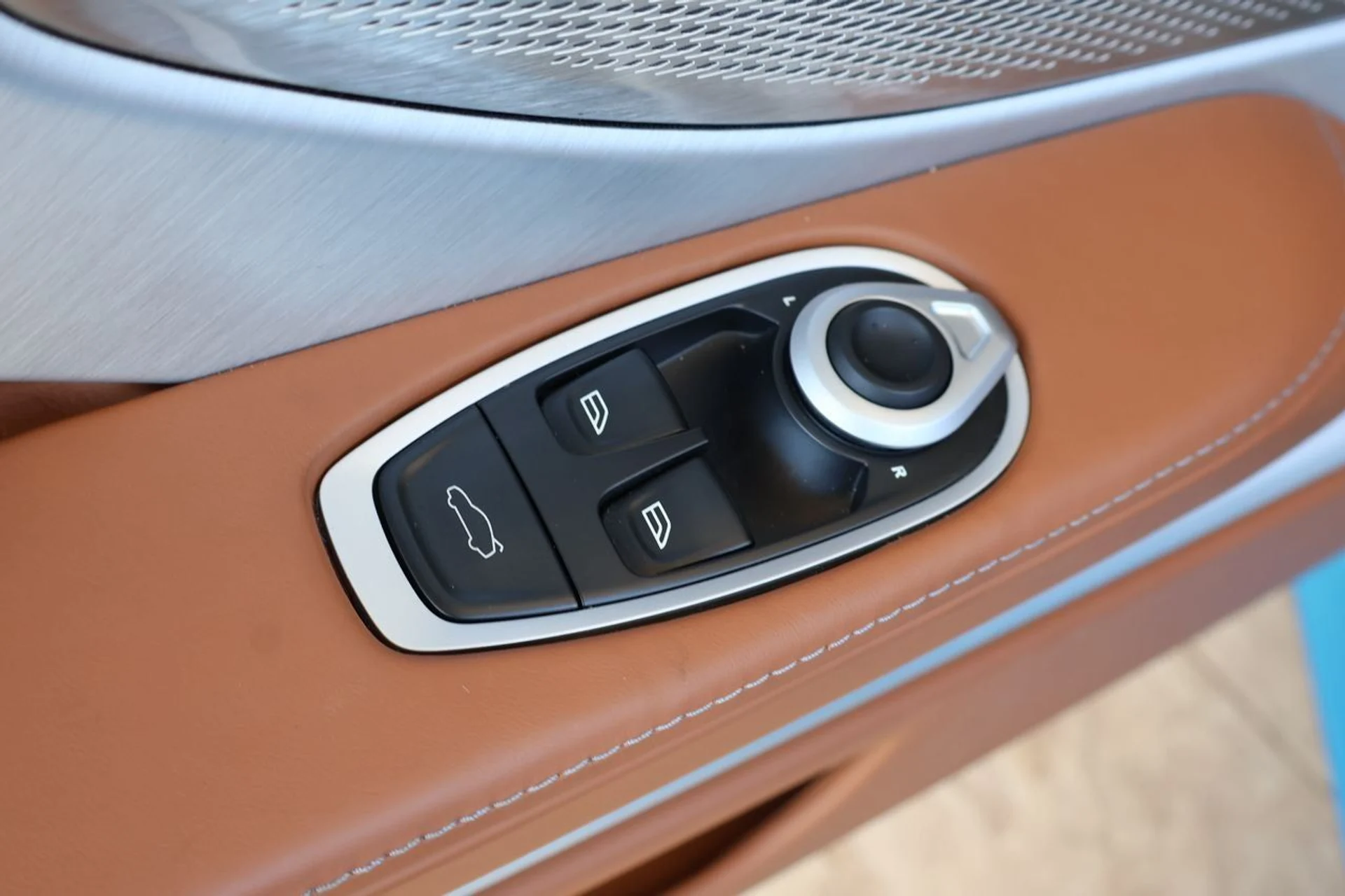 mph011_2808181593_12_e424a82d1e