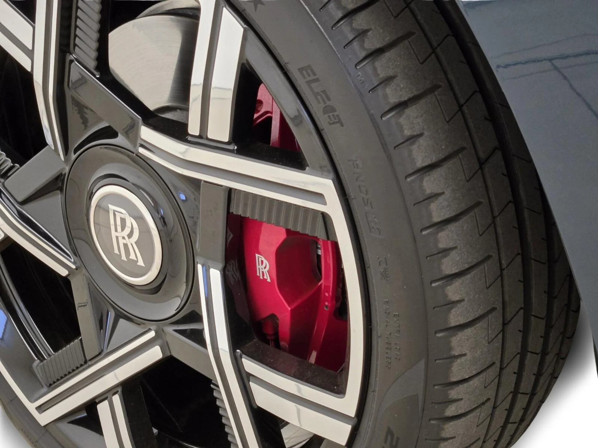 mph011_2811822136_Used_2025_Rolls_Royce_Cullinan_Black_Badge_1770446931_8efa59e901