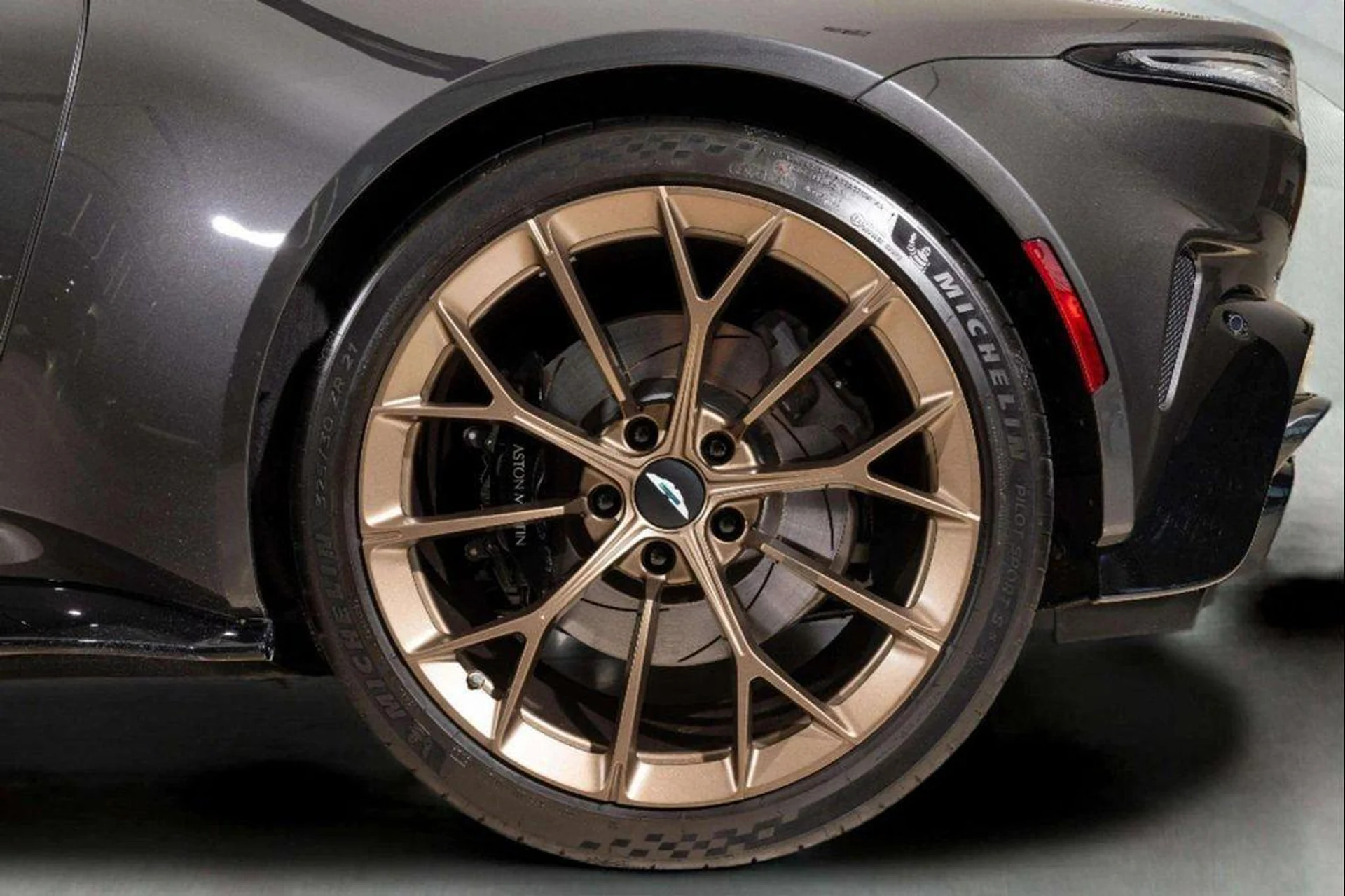 mph011_2817579680_z_ZE_Sp6_EQPH_Tfz_Oiuq6xx_Gxtzx_Q_7e249c9e55