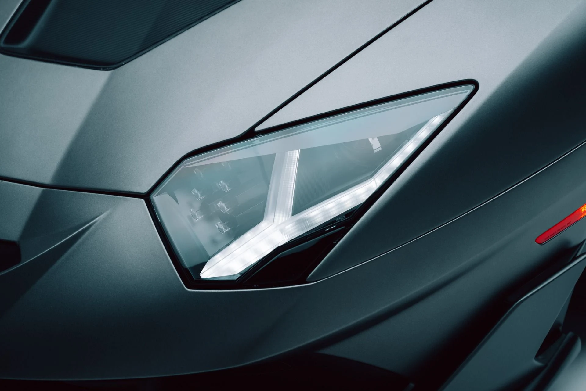 mph011_2818493880_Used_2020_Lamborghini_Aventador_LP_770_4_SVJ_1762455595_11b611e0d0