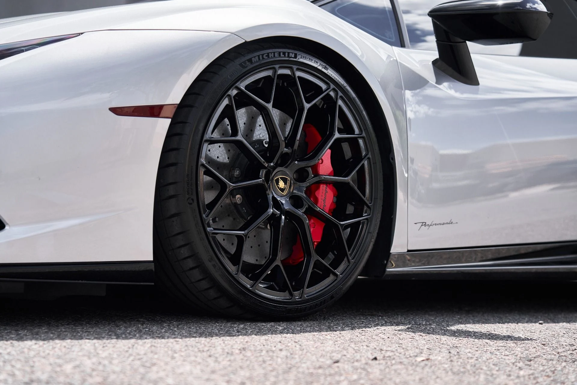 mph011_2822907081_Used_2018_Lamborghini_Huracan_Performante_1761069248_944ece4b2d