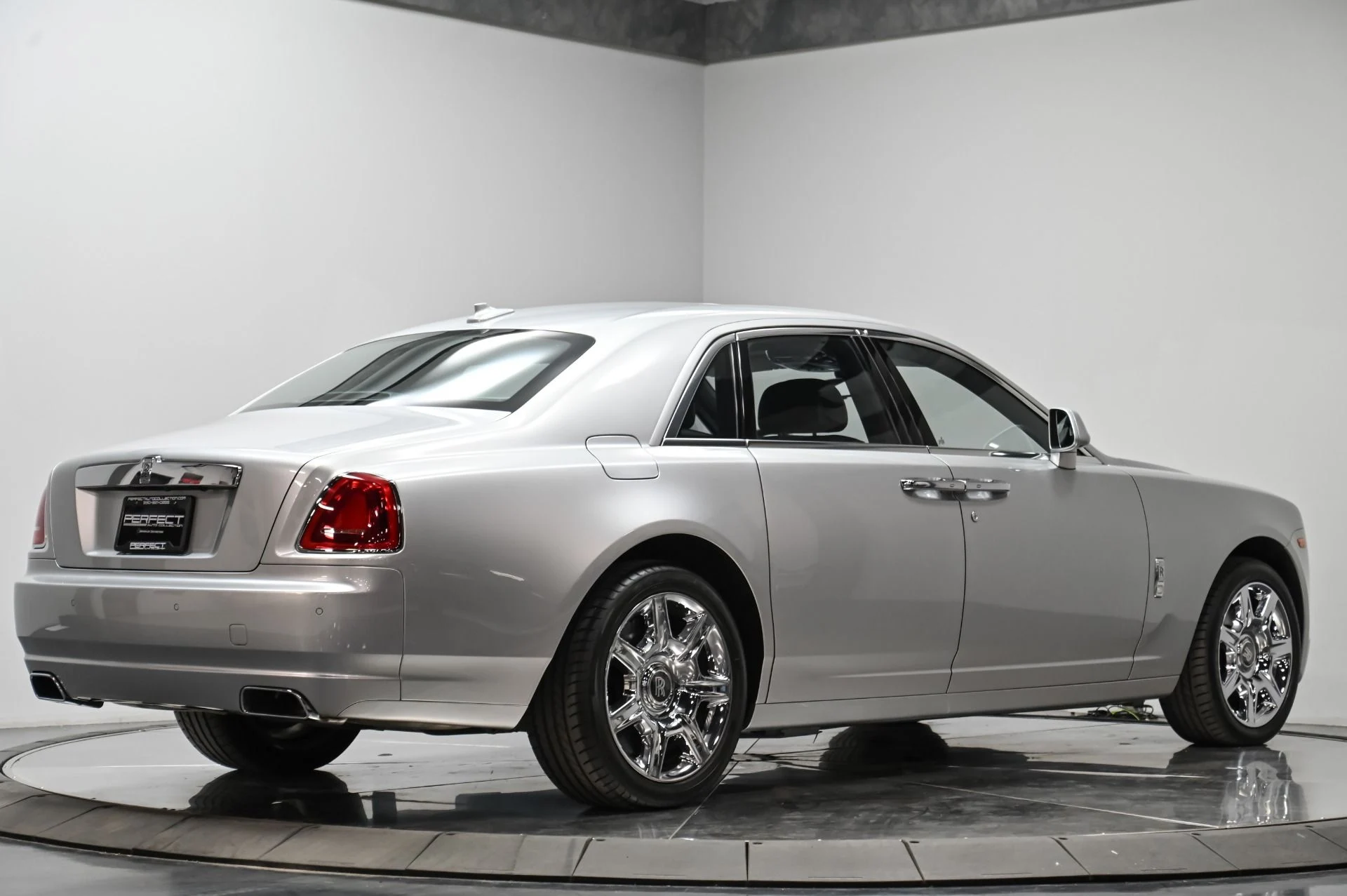 mph011_2824335022_Used_2012_Rolls_Royce_Ghost_1757528739_ab1d6b0d9a