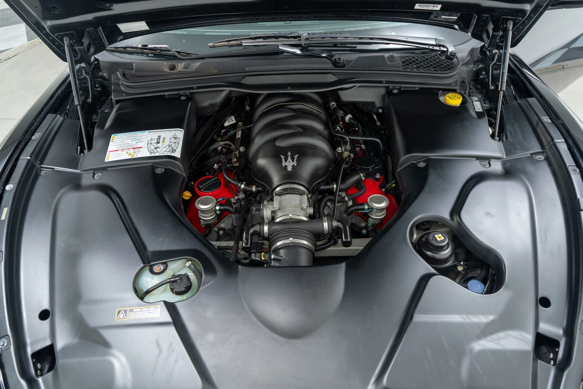 mph011_2827566451_Used_2014_Maserati_Gran_Turismo_Convertible_MC_Special_Order_Paint_Sport_Exhaust_1776271961_e018efaa4e