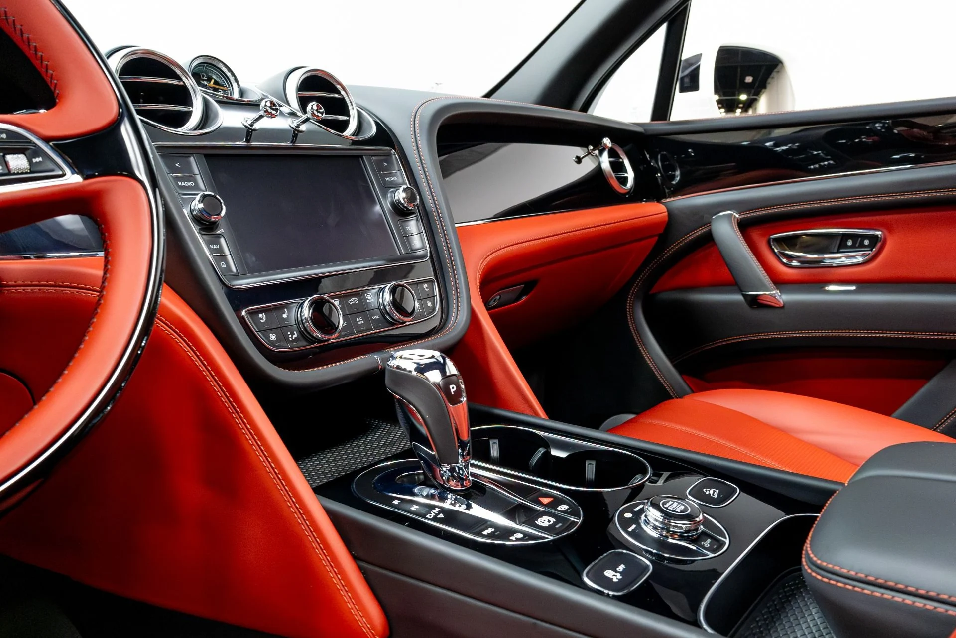 mph011_2829988877_Used_2020_Bentley_Bentayga_V8_1774292202_359df32116