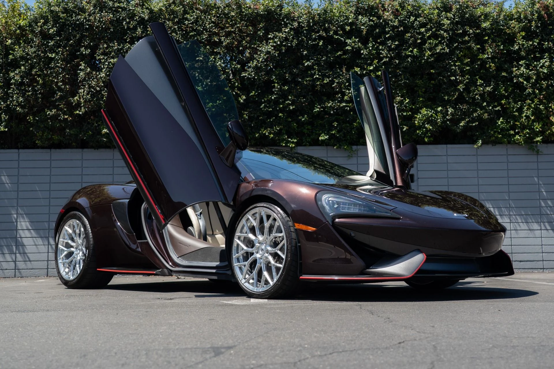 mph011_28528766_Used_2016_Mc_Laren_570_S_1757091575_4f1456fe76