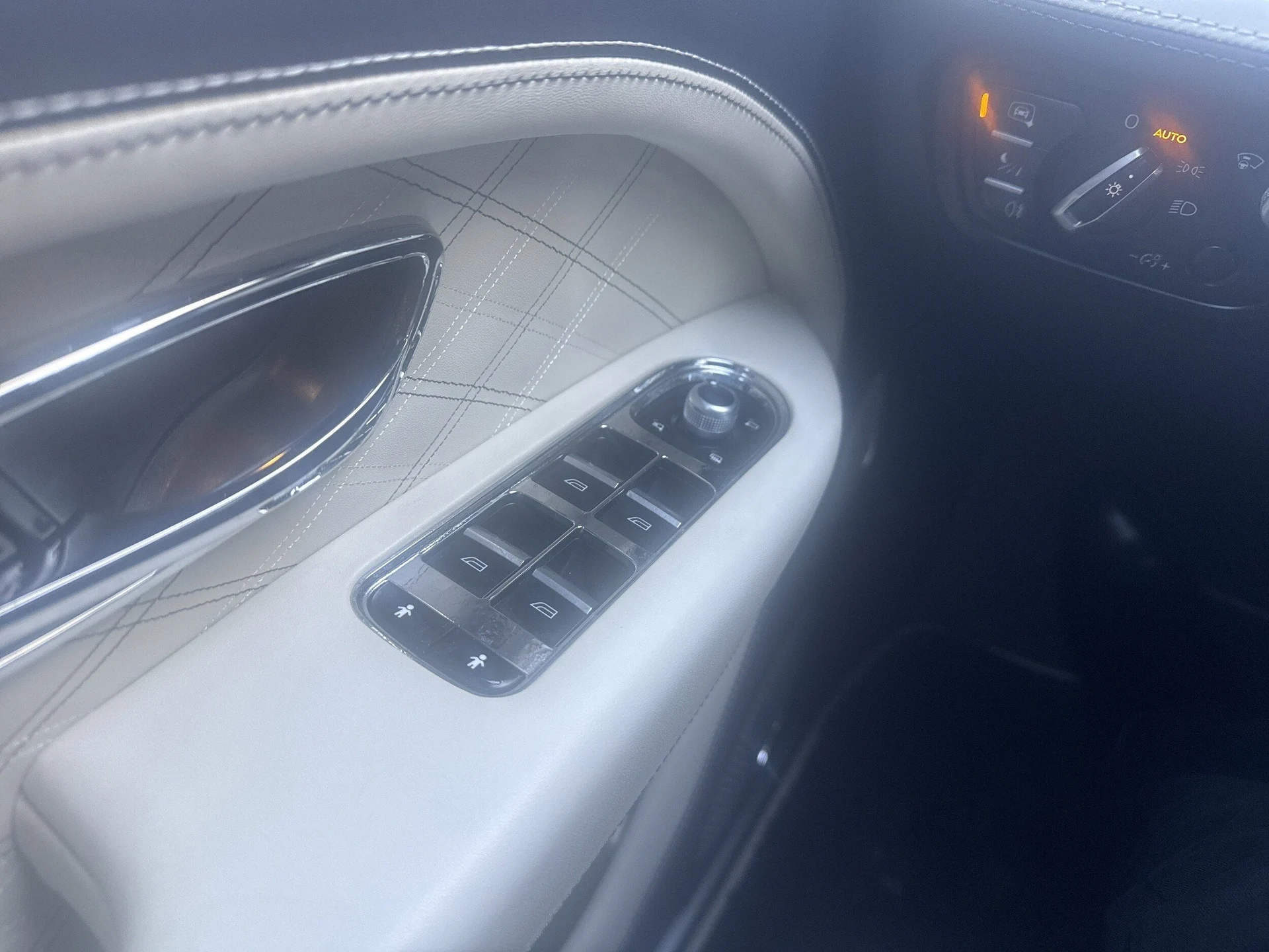 mph011_2858709160_6fb8cf382f079490b6934317c3a4b22dx_46ea366220