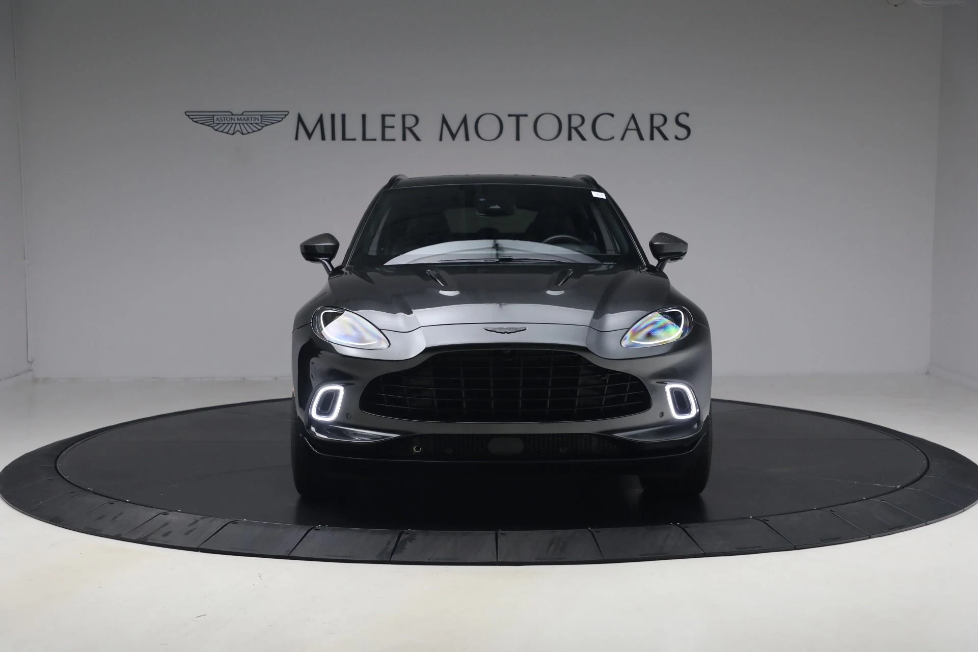 mph011_2865103971_Used_2022_Aston_Martin_DBX_1777325442_0132f38d9e