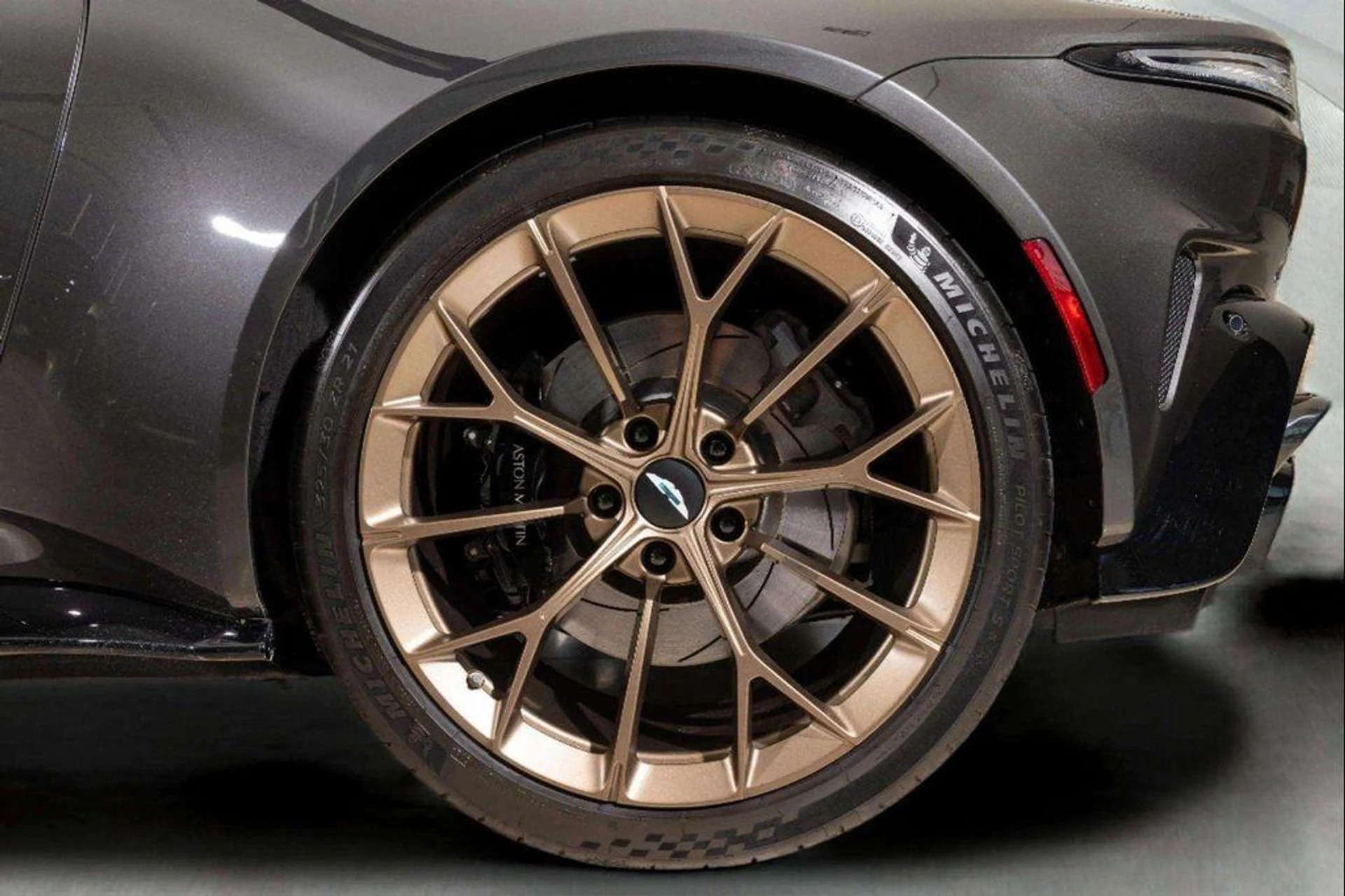 mph011_287230053_Lb_J3ry_Z3u_Jmmt_BC_Qsx_V5tn_HPYMA_f1c4920186