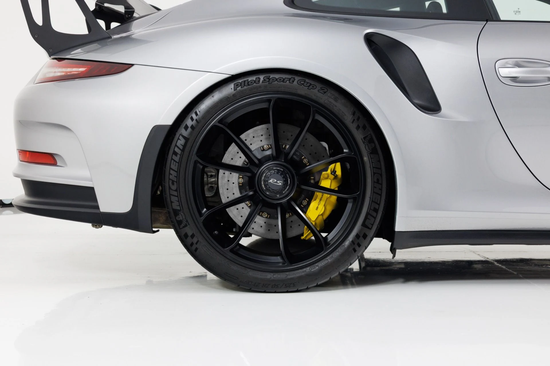 mph011_2875431355_Used_2016_Porsche_911_GT_3_RS_1782496705_7c0b1f3820