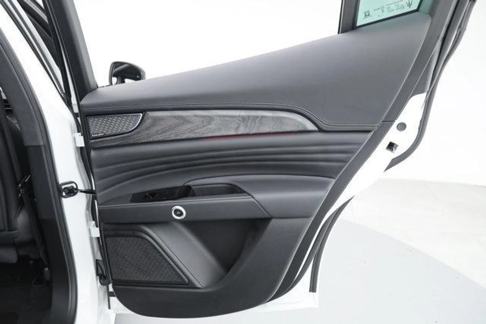 mph011_2883111694_m_IH_fok_V76o_N_Crn617_LV_Imbcl_Rc_ea3566a71a