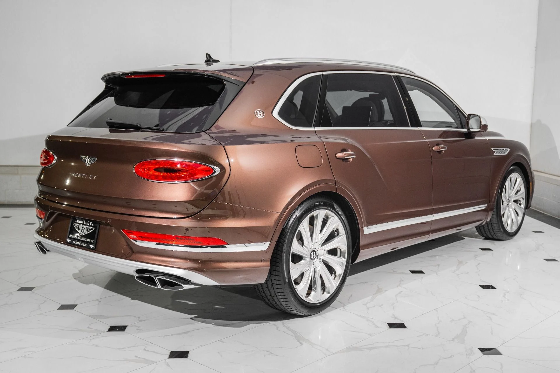 mph011_2884847435_Used_2025_Bentley_Bentayga_EWB_Mulliner_V8_1762964457_17a97a9aad