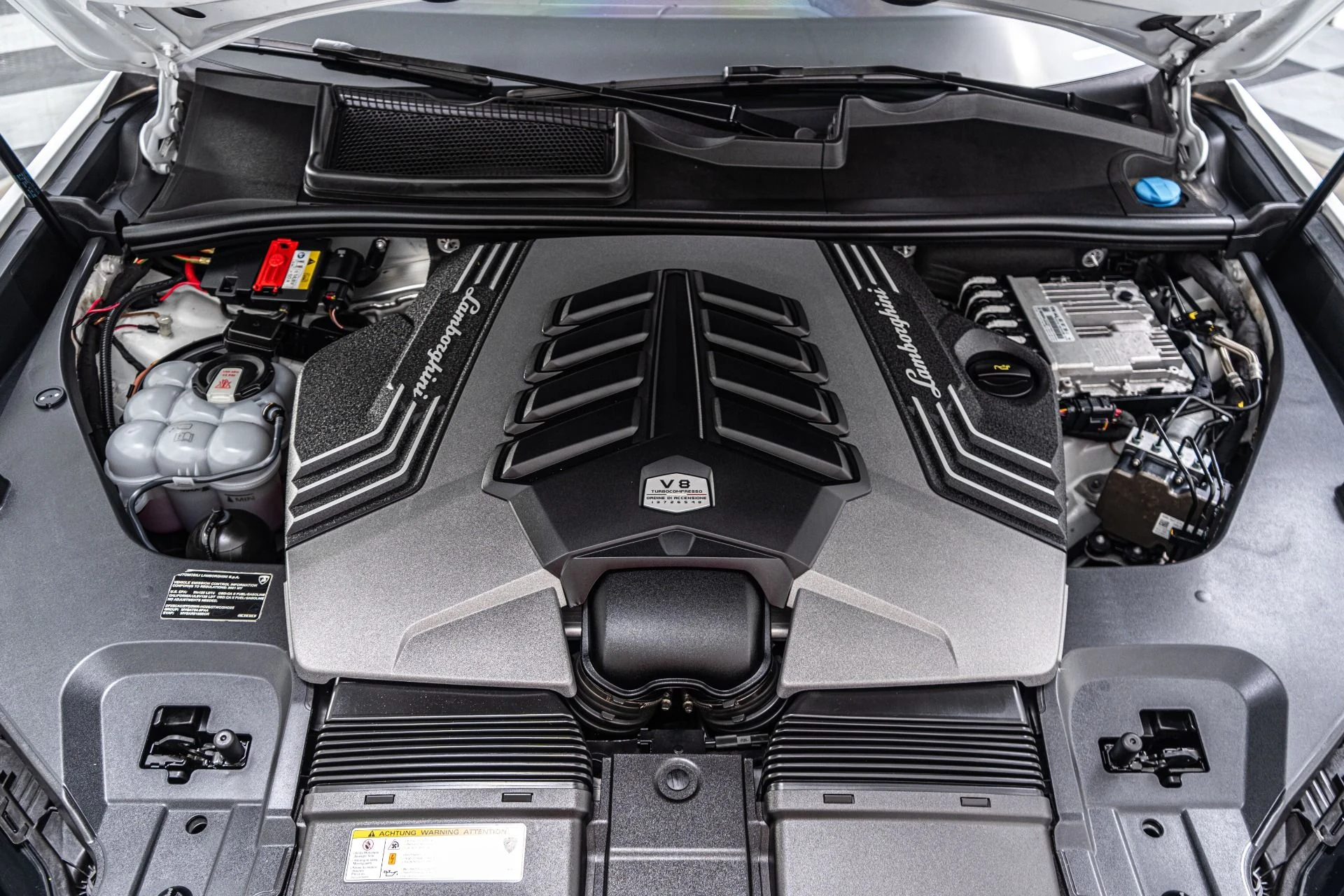 mph011_2886182312_Used_2021_Lamborghini_Urus_Bang_and_Olufsen_Audio_Two_Tone_Interior_641_Horsepower_1773860440_0fcb5fe077