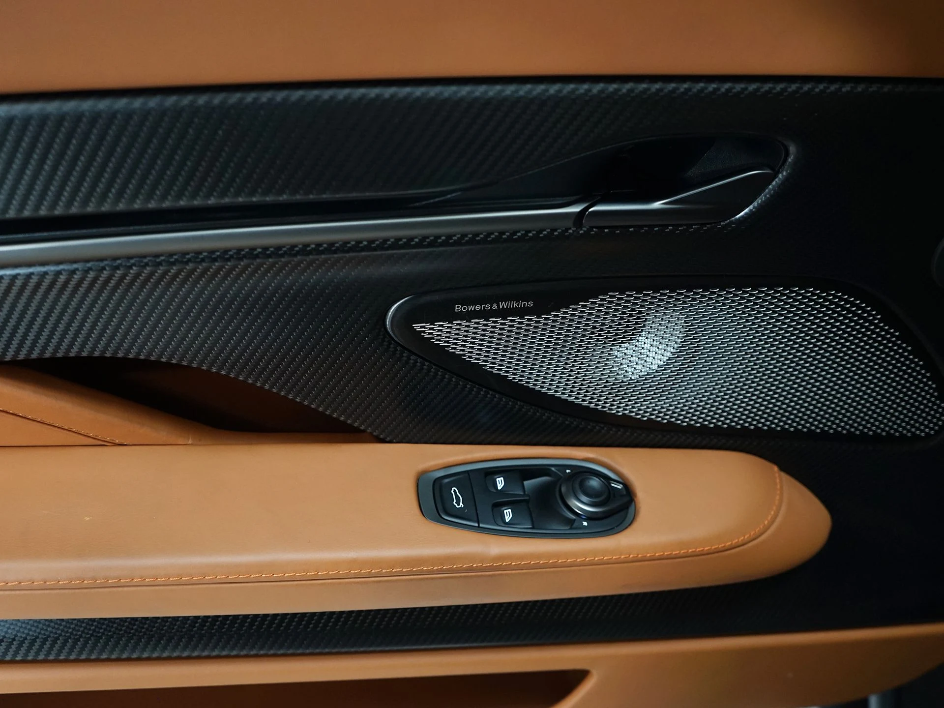 mph011_2886633408_2a7c8f1d2b02f20b919e771fe0e4359dx_183a8fc08a