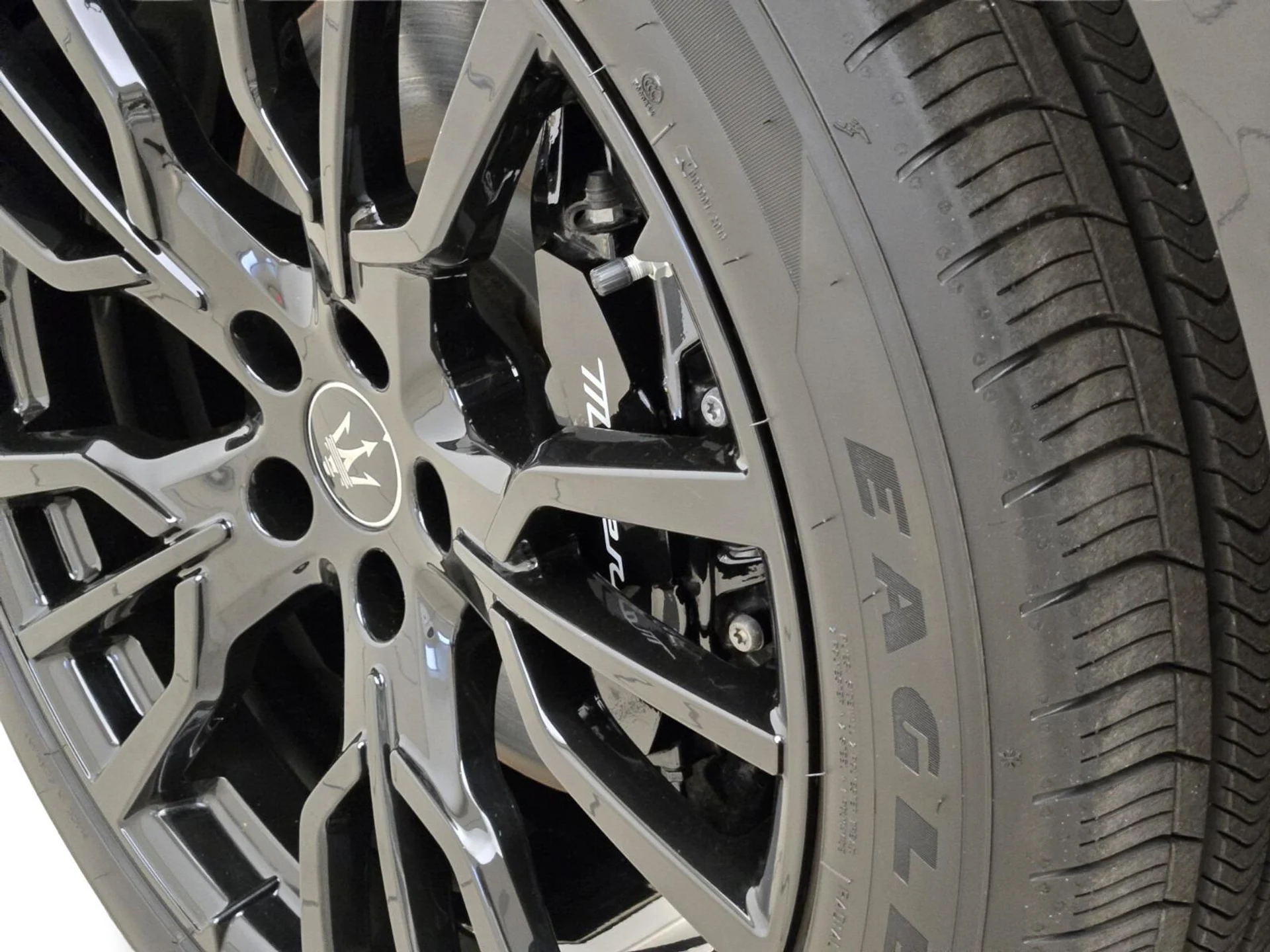 mph011_288729996_New_2025_Maserati_Grecale_Modena_1767162134_28eeaf0583