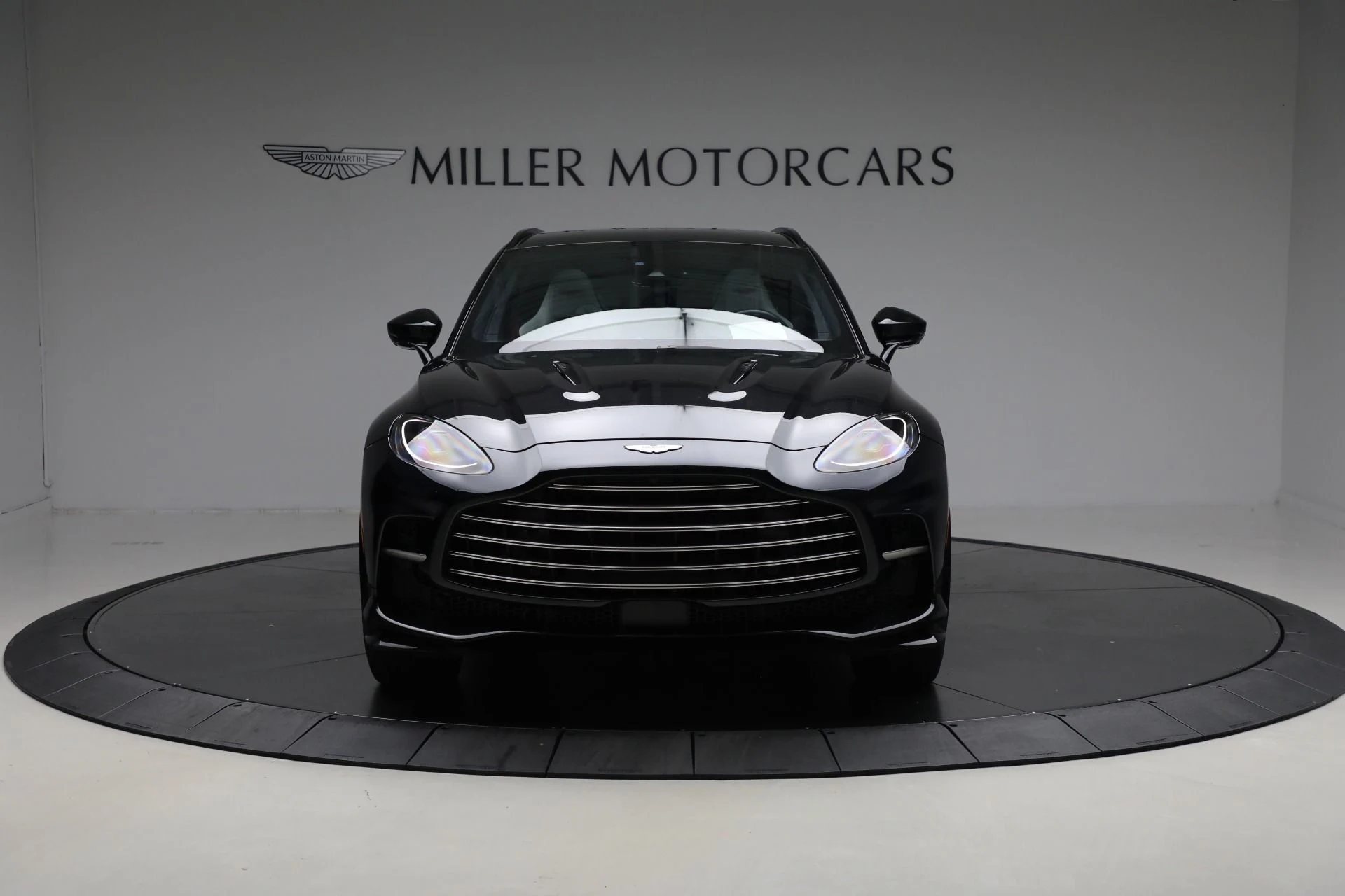 mph011_2894303826_Used_2023_Aston_Martin_DBX_707_b9599872e4