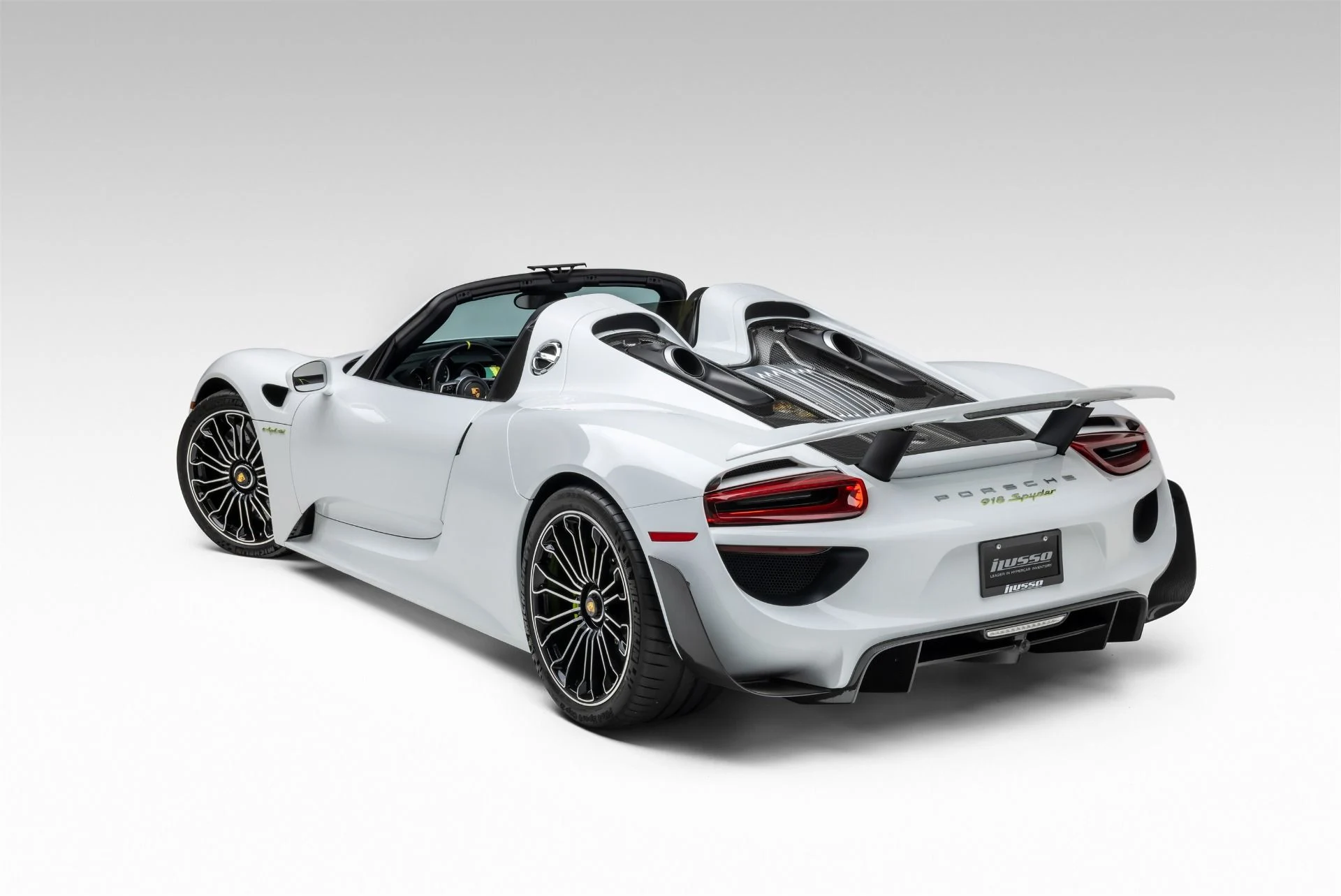 mph011_290294917_Used_2015_Porsche_918_Spyder_1740676476_a74f877144
