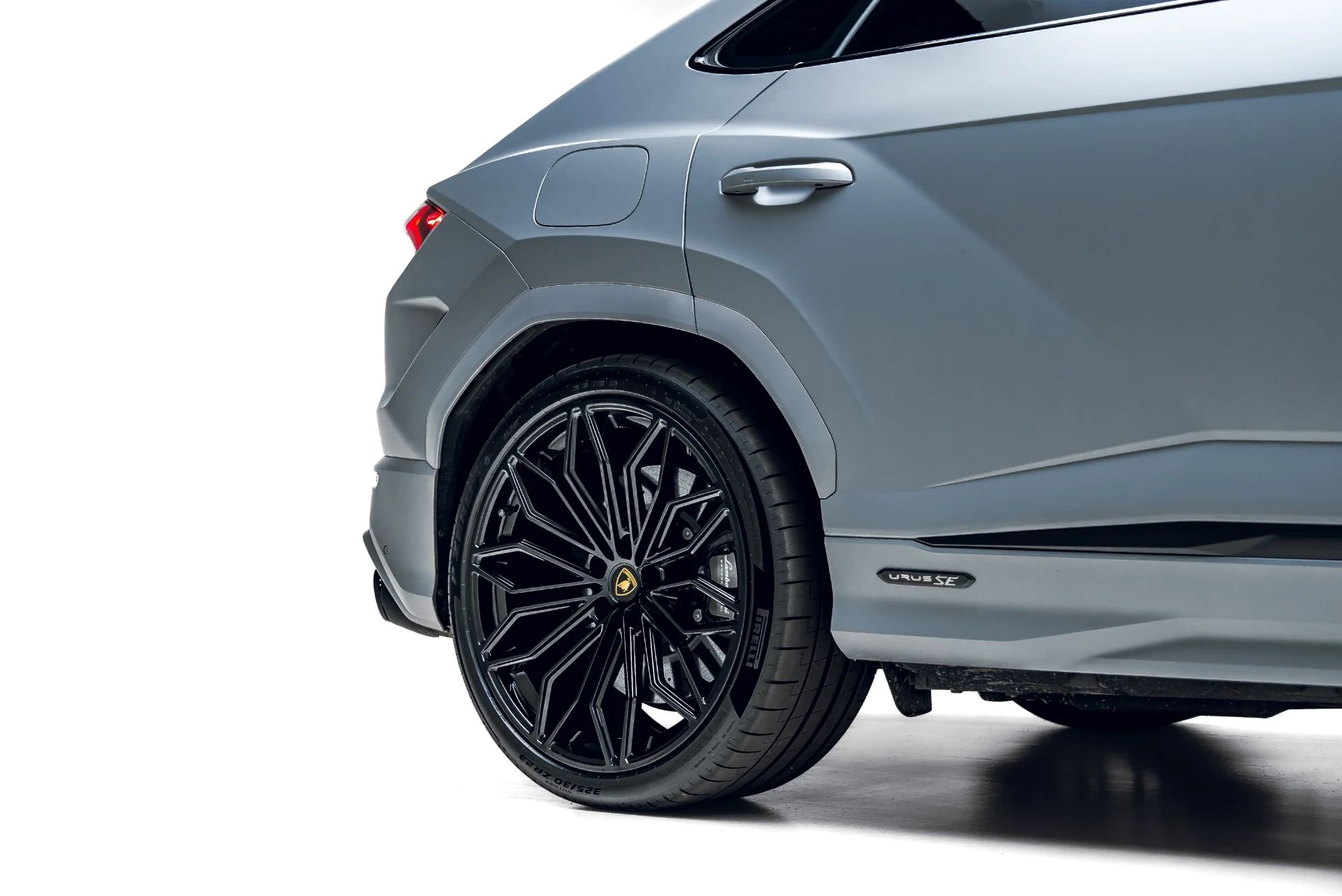 mph011_2911209132_Used_2025_Lamborghini_Urus_SE_1783370052_3b2b2d33bc