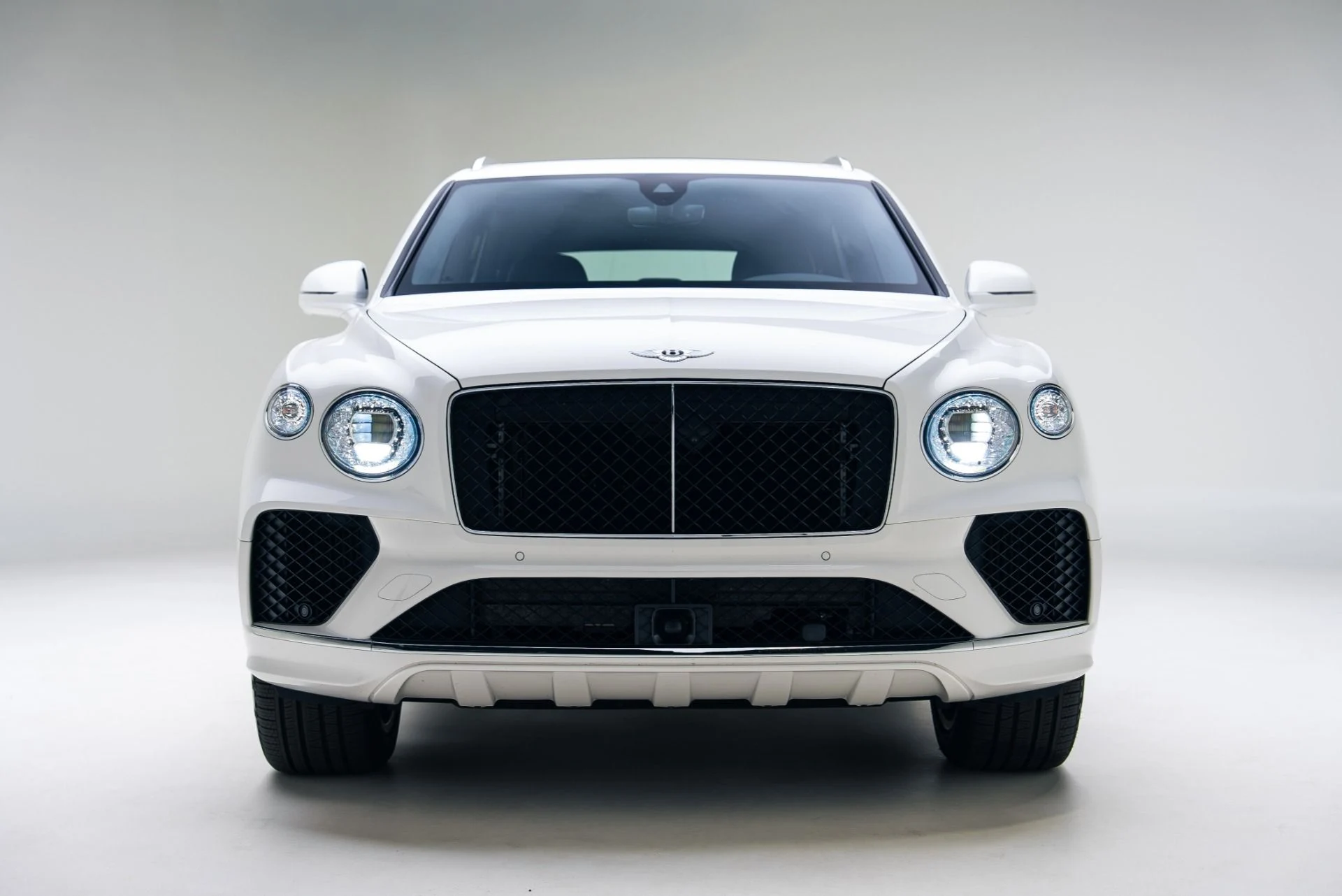mph011_2913947961_Used_2024_Bentley_Bentayga_V8_1765307017_c01e21a60e