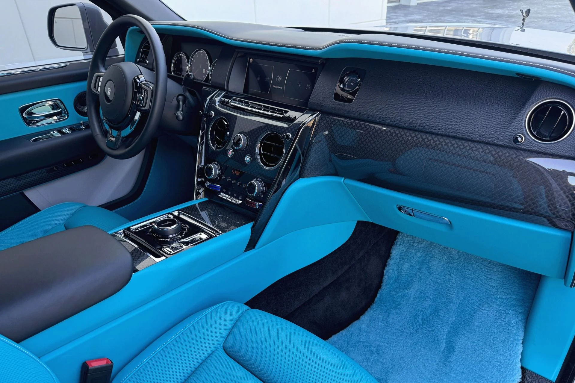 mph011_291632781_Used_2022_Rolls_Royce_Black_Badge_Cullinan_1758544859_9fc657a902