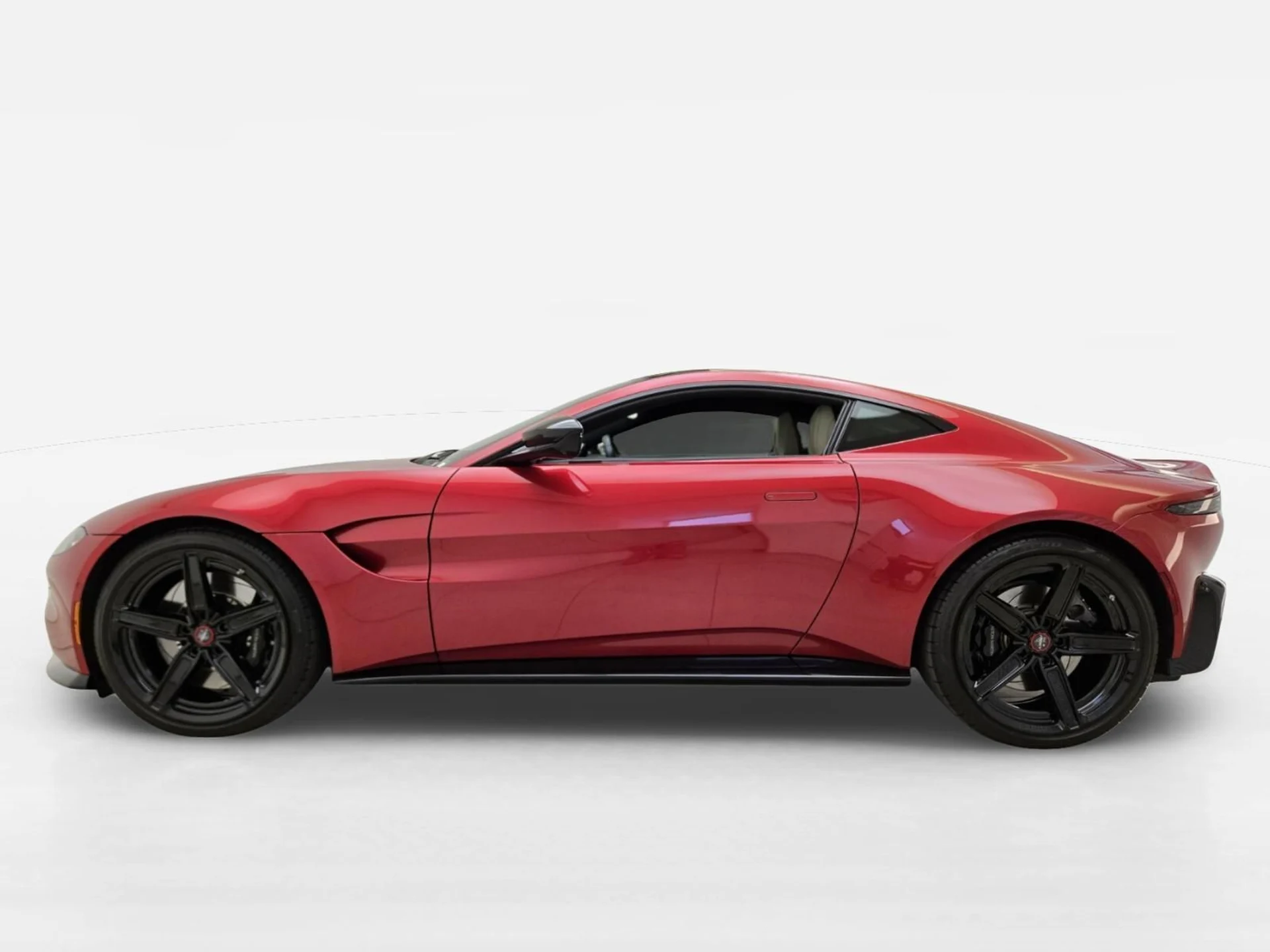 mph011_2918476371_Used_2023_Aston_Martin_Vantage_1784266988_248a22b075