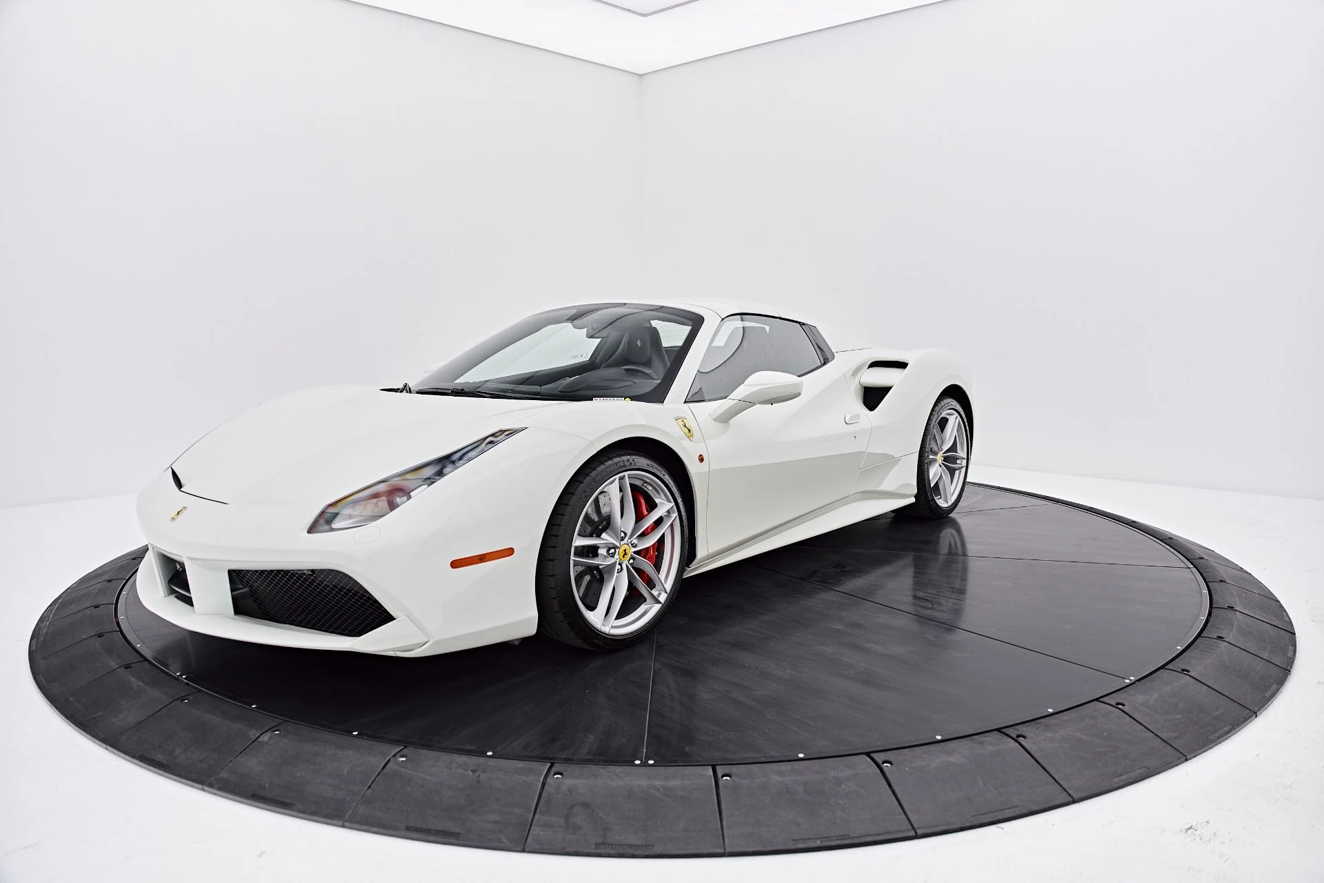 mph011_2920145523_Used_2018_Ferrari_488_Spider_Base_1787888145_f118b359d8