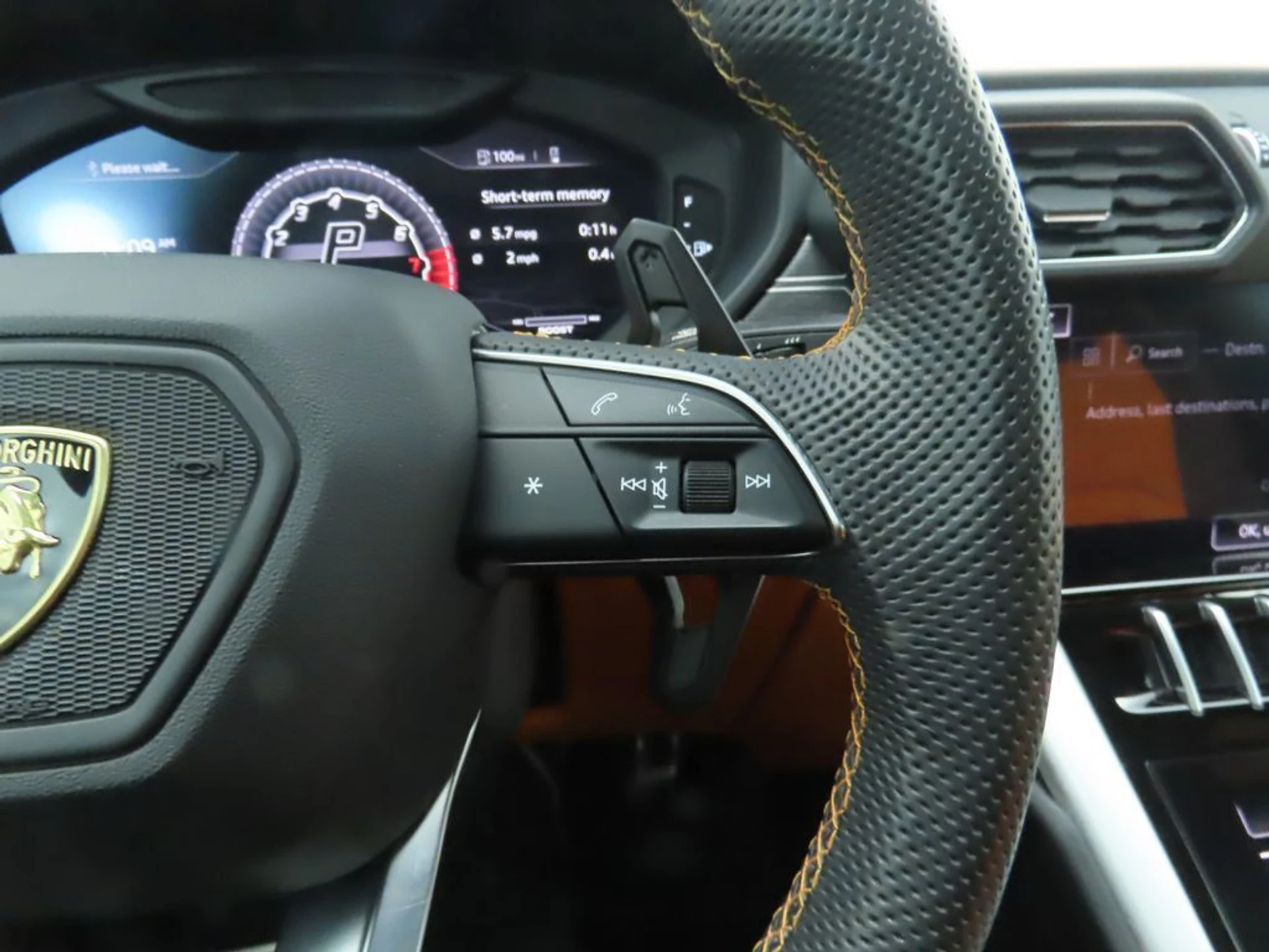 mph011_2921639152_used_2020_lamborghini_urus_awd_8119_22948232_12_1024_1f01e38482