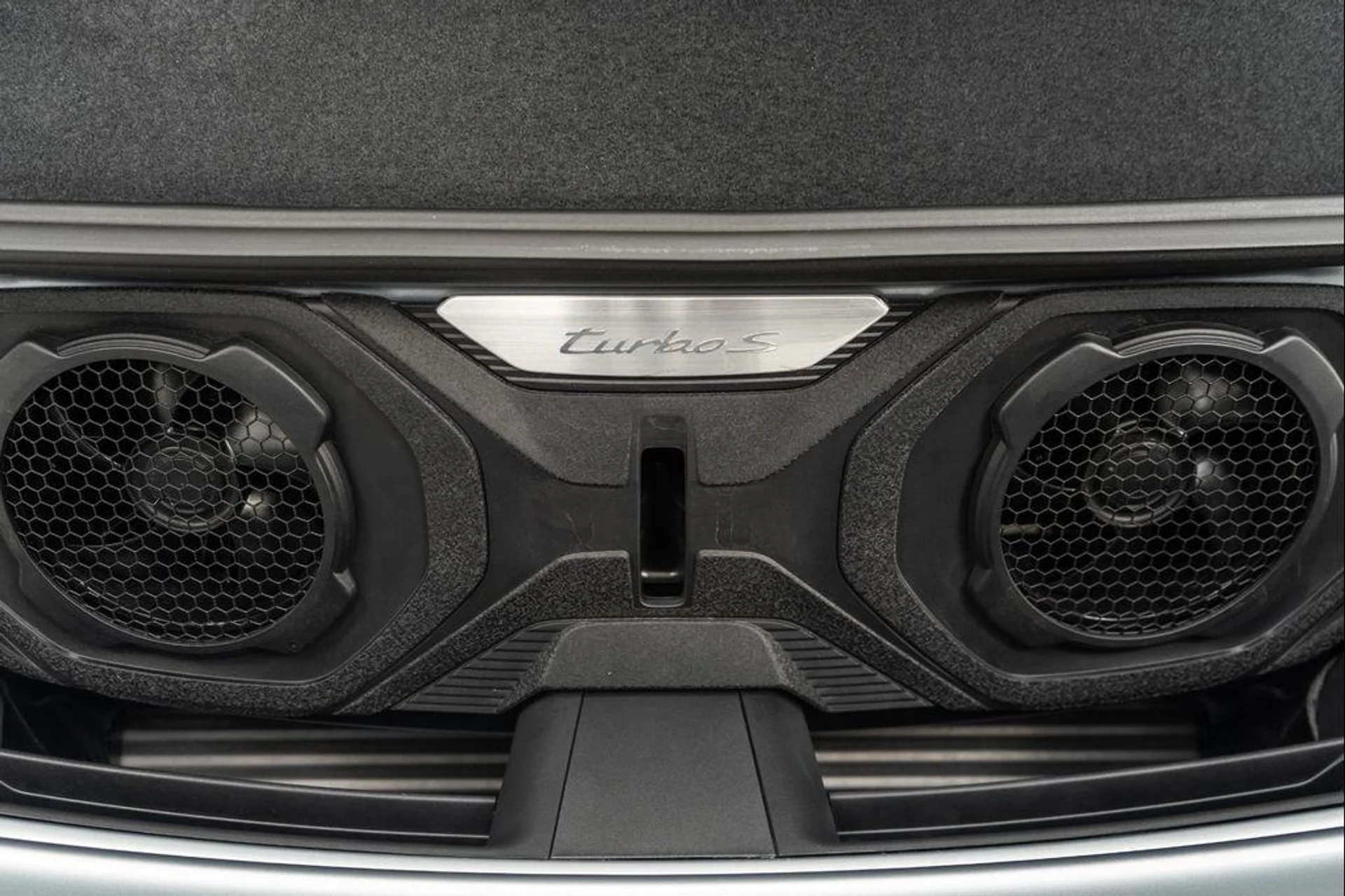 mph011_292646605_b_Mj0n9_C_Ry_Rh_K0_BW_Gs_7_O_Wpa_Mxc_273be8512a