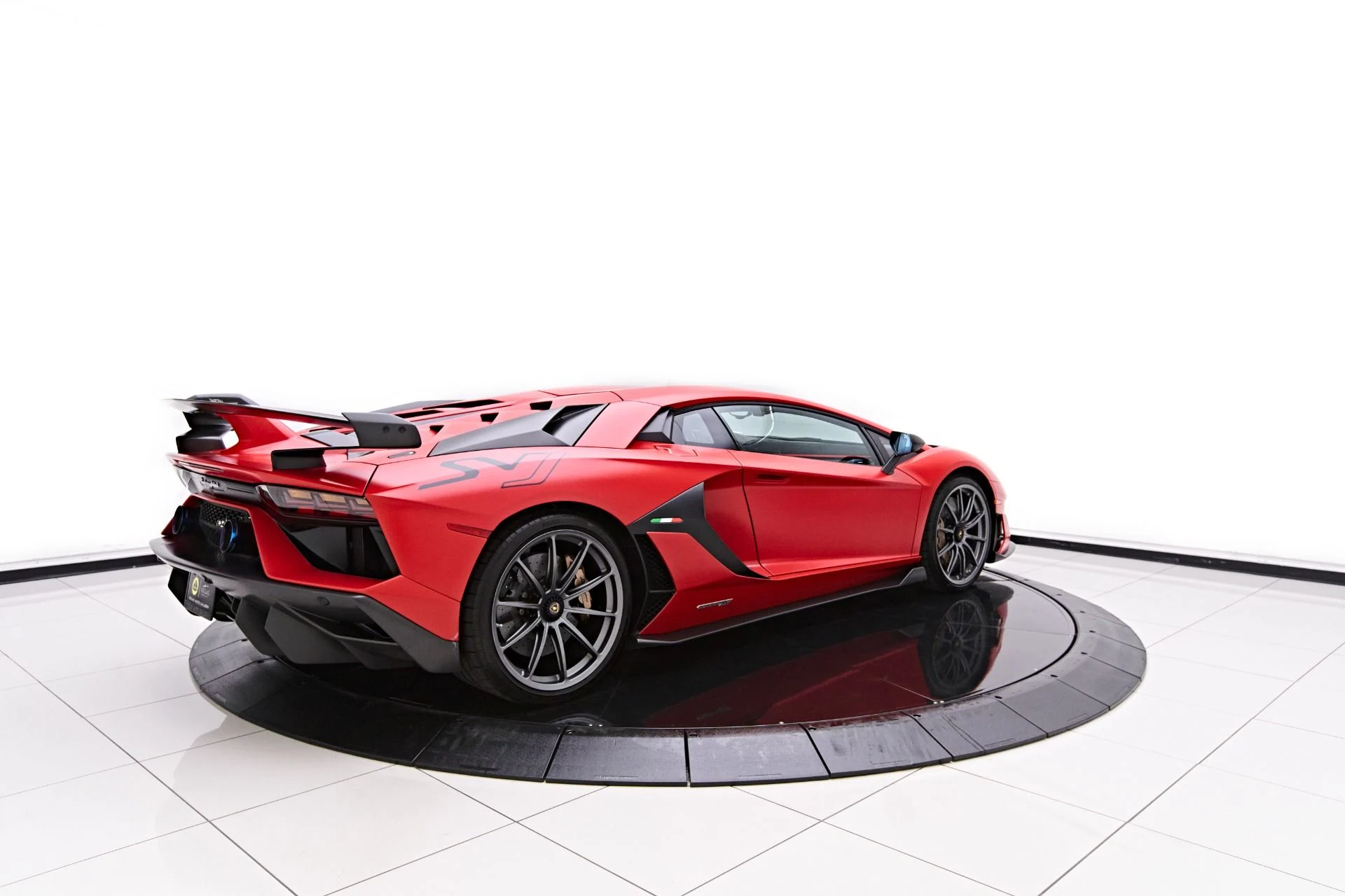 mph011_2934751947_Used_2019_Lamborghini_Aventador_SVJ_Base_1660667507_abdbcb231f